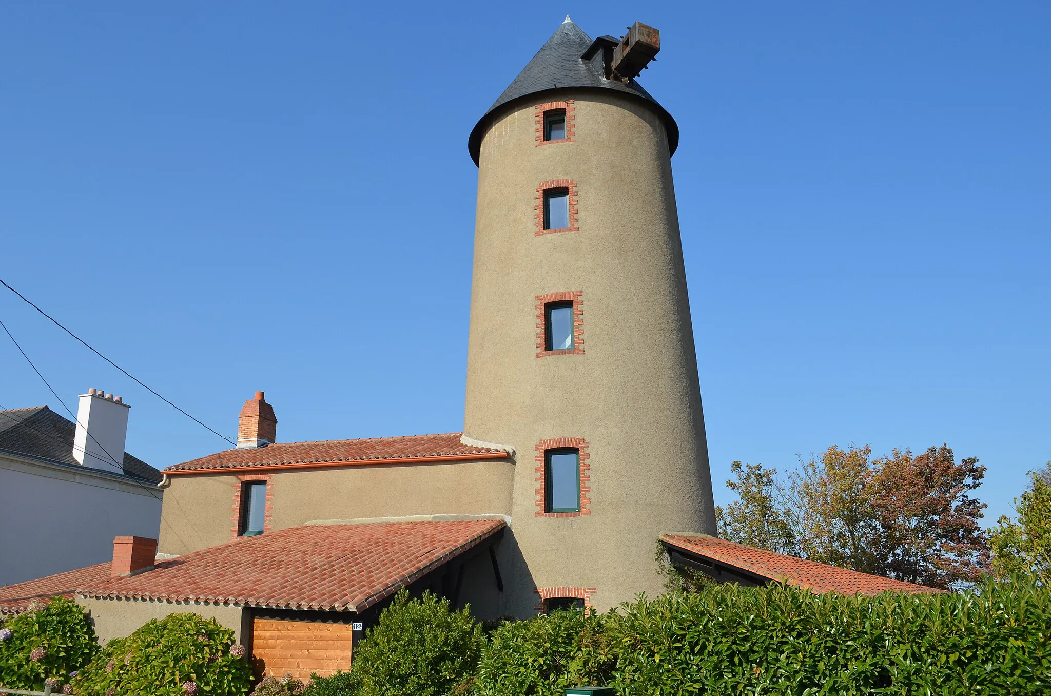 Photo showing: This building is inscrit au titre des monuments historiques de la France. It is indexed in the base Mérimée, a database of architectural heritage maintained by the French Ministry of Culture, under the reference PA00108808 .