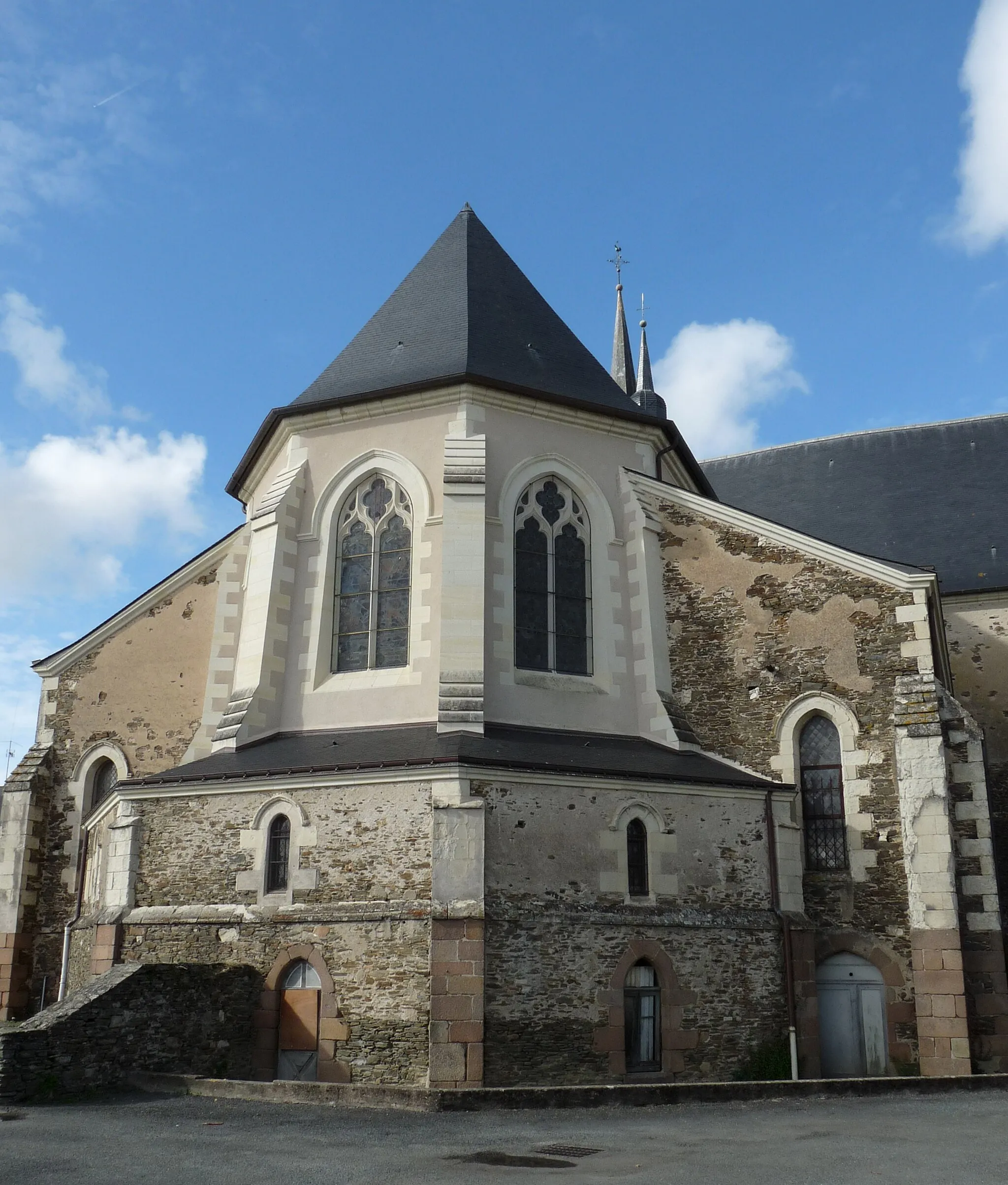 Photo showing: Extérieur de l'église Saint-Michel au May-sur-Èvre (49).