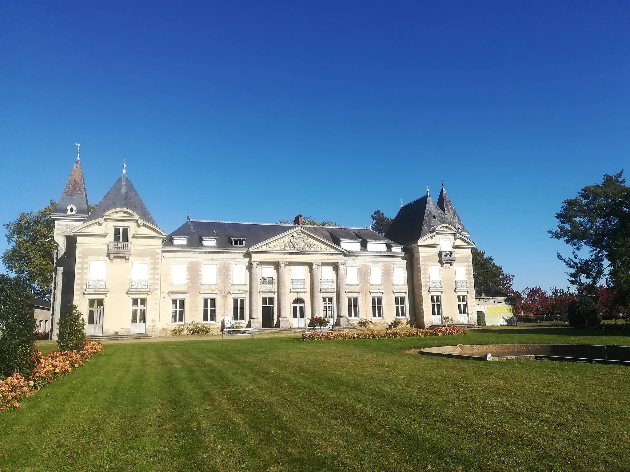 Photo showing: Façade Sud du château Octobre 2021