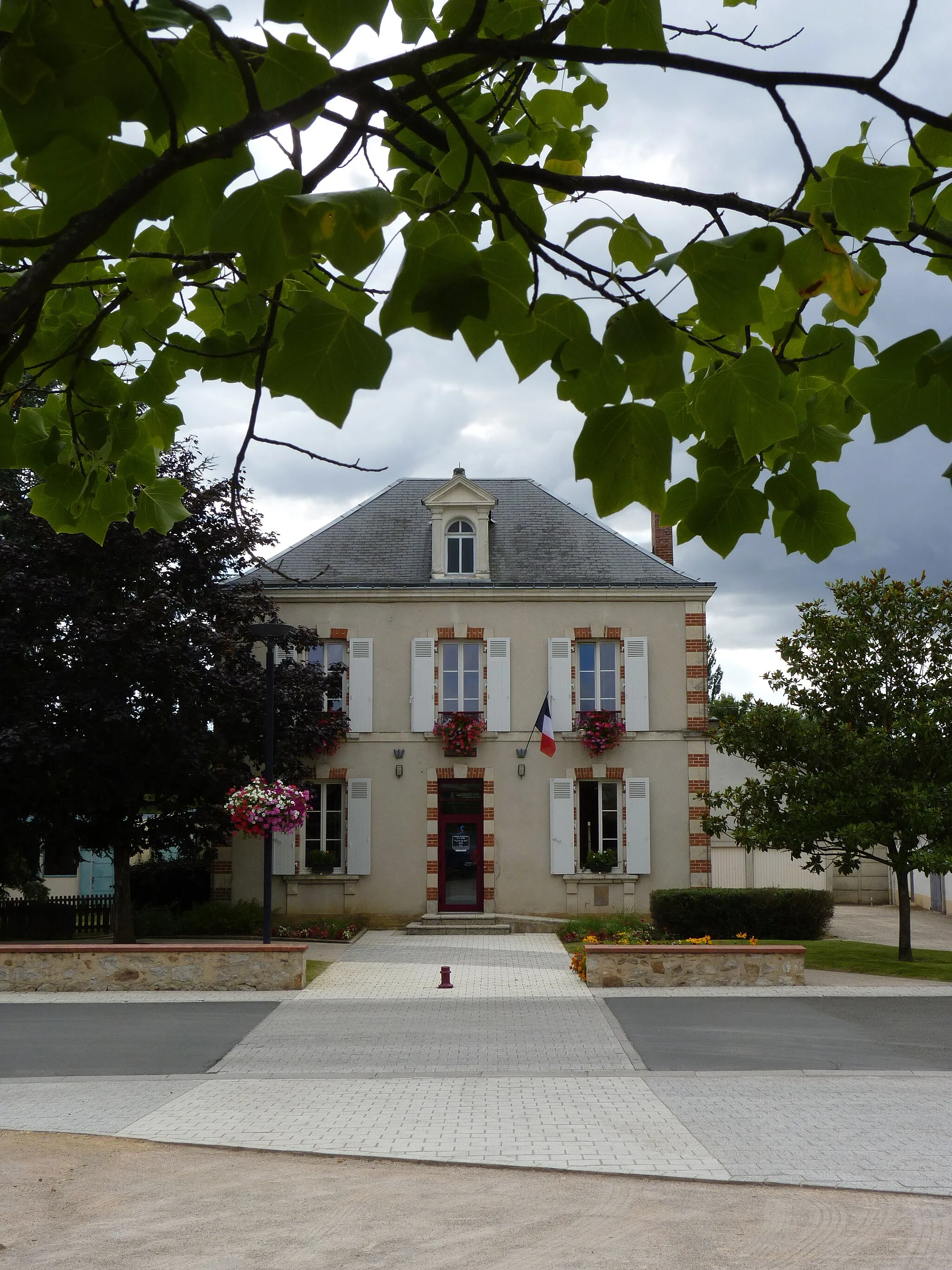 Photo showing: Mairie de Saint Pavace