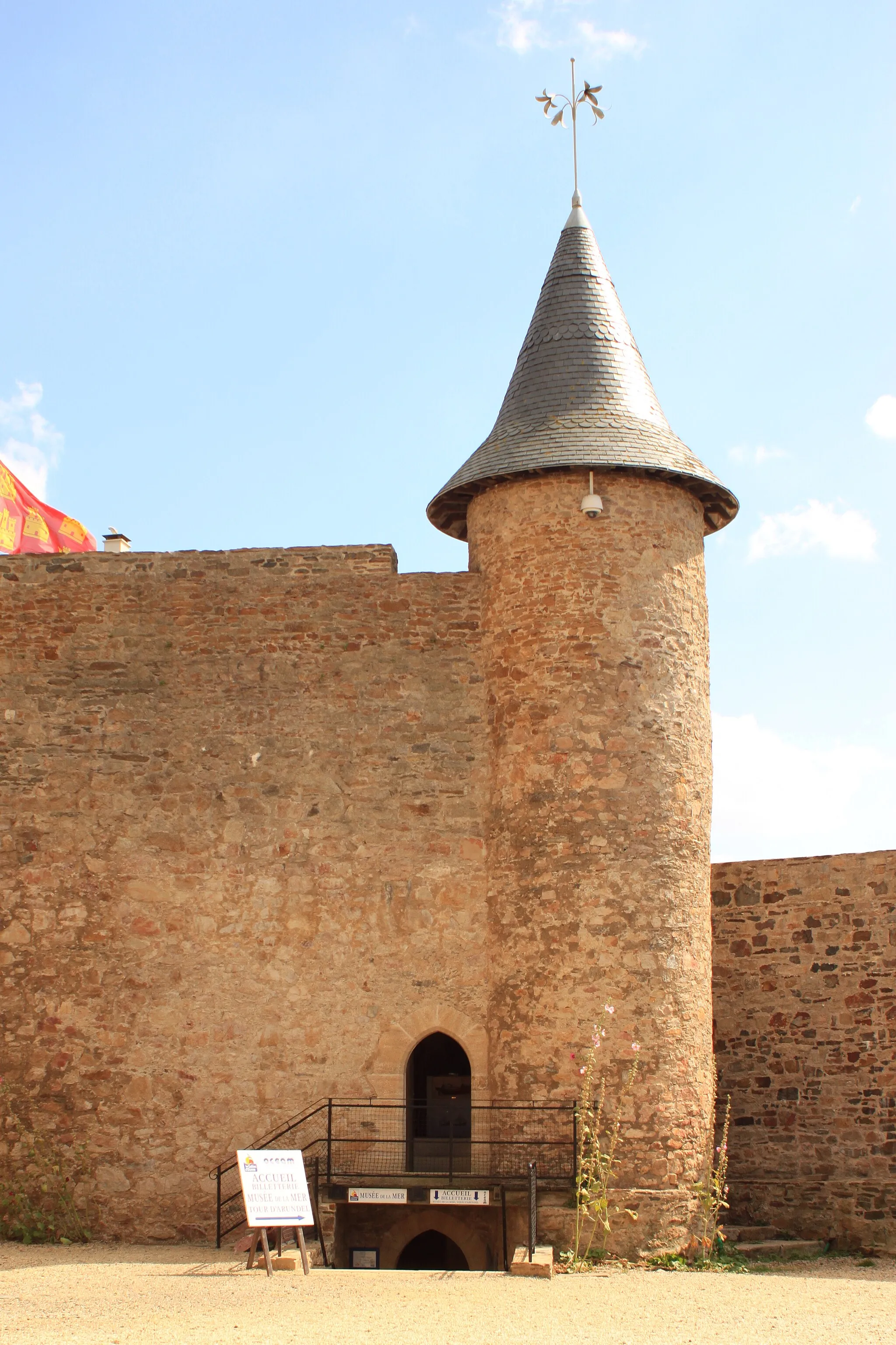 Photo showing: Entrée du château Saint-Clair, la Chaume, Fr-85-Les Sables-d'Olonne.