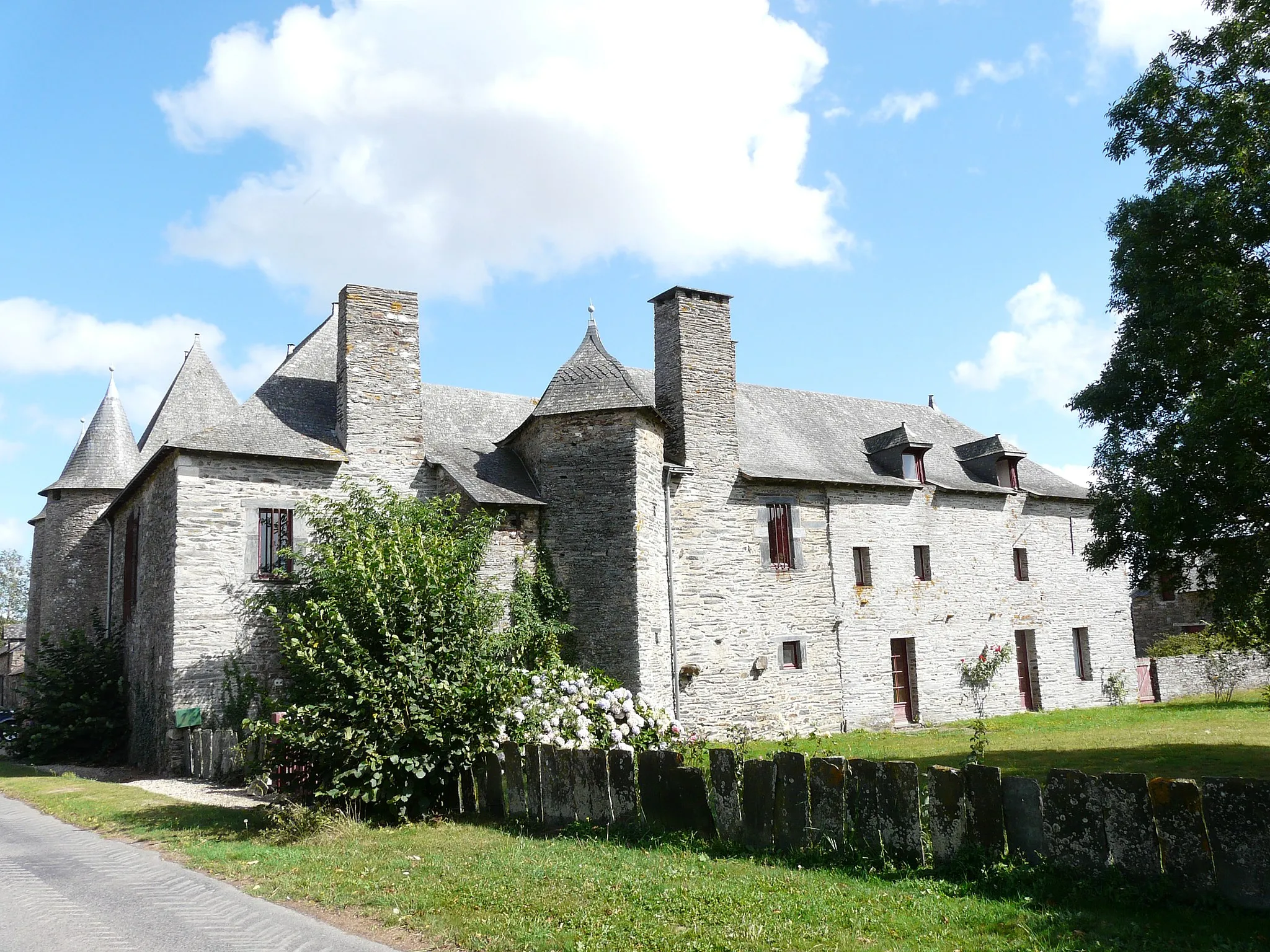 Photo showing: Ensemble du manoir de la Petite-Haie côté Ouest