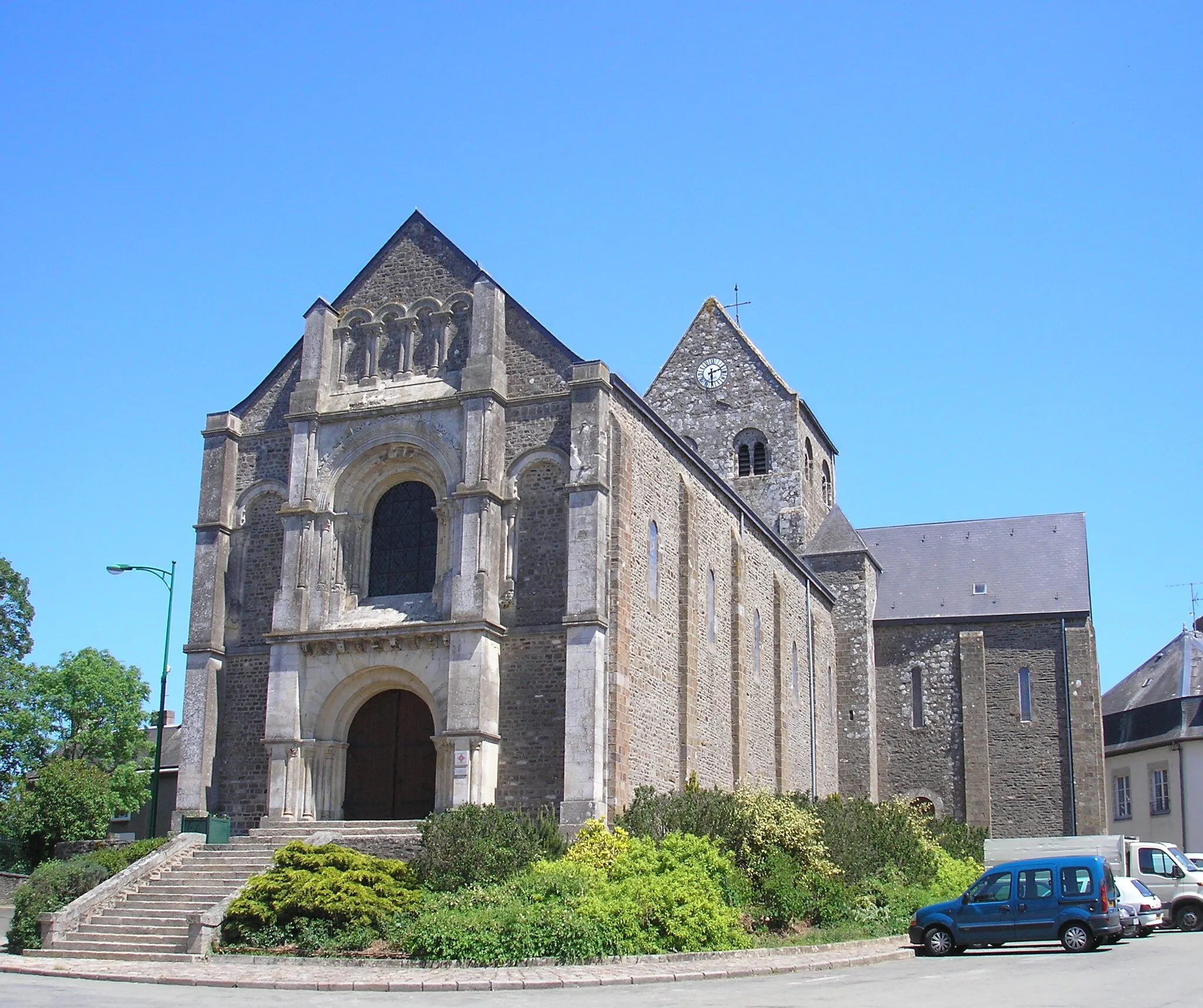Photo showing: Javron-les-Chapelles (Pays de la Loire, France). L'église Saint-Jean-Baptiste.
