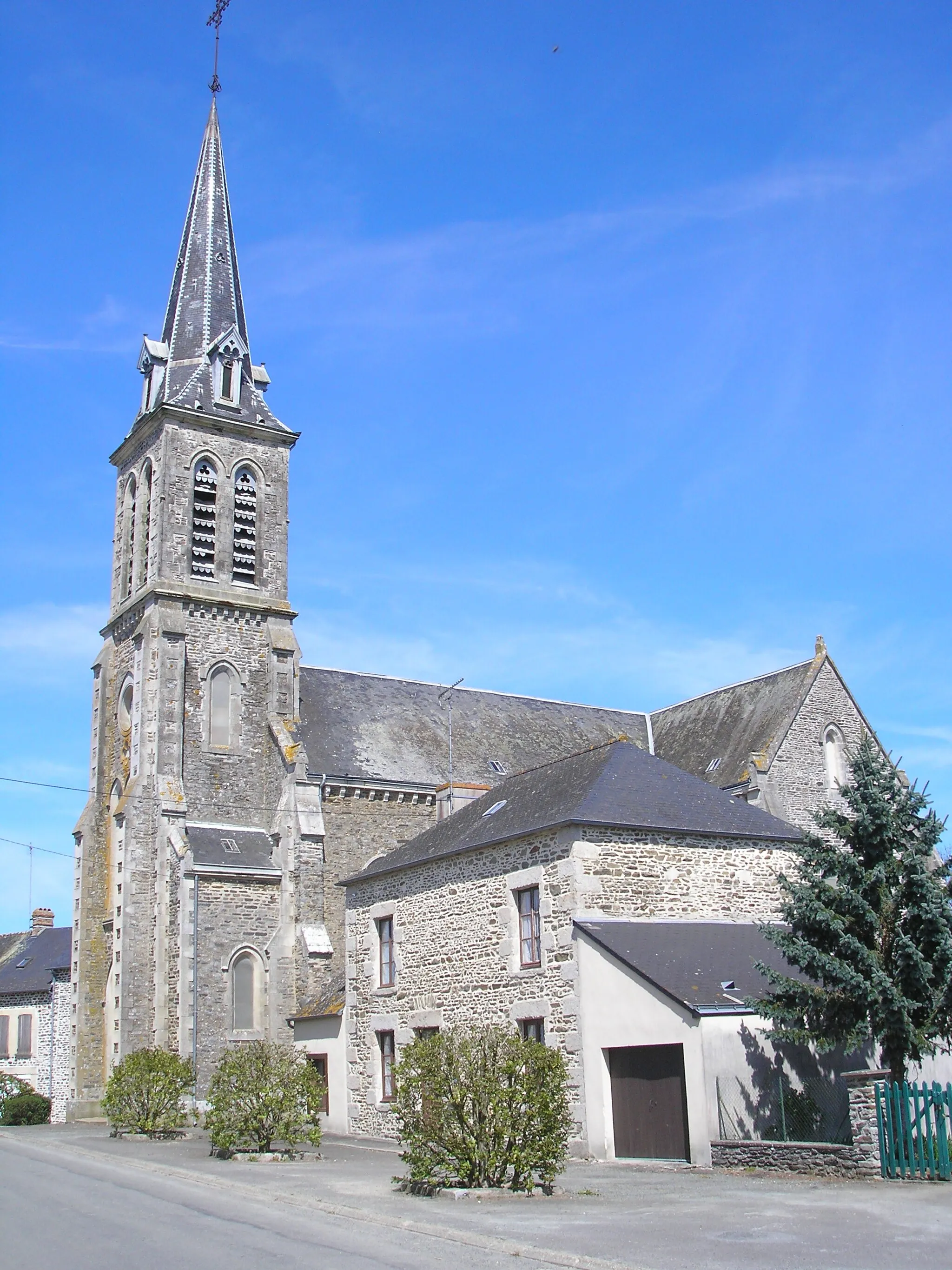 Photo showing: Javron-les-Chapelles (Pays de la Loire, France). L'église Notre-Dame-de-l'Assomption des Chapelles.