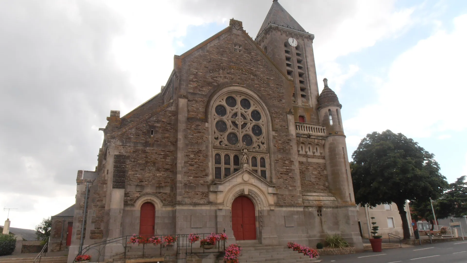 Photo showing: L'église du village de Belligné, en Loire-Atlantique (France).