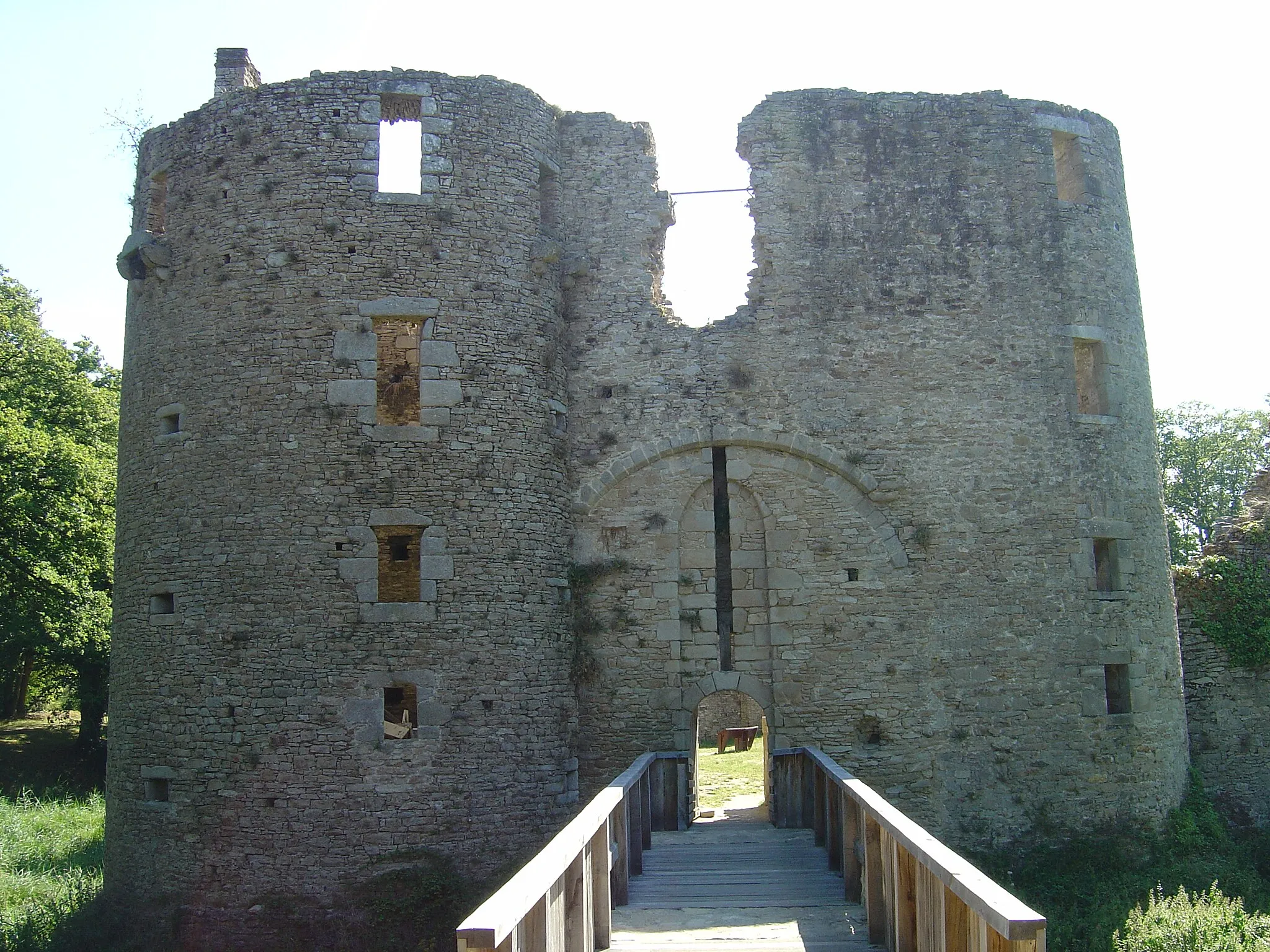 Photo showing: Château de Ranrouët, gatehouse