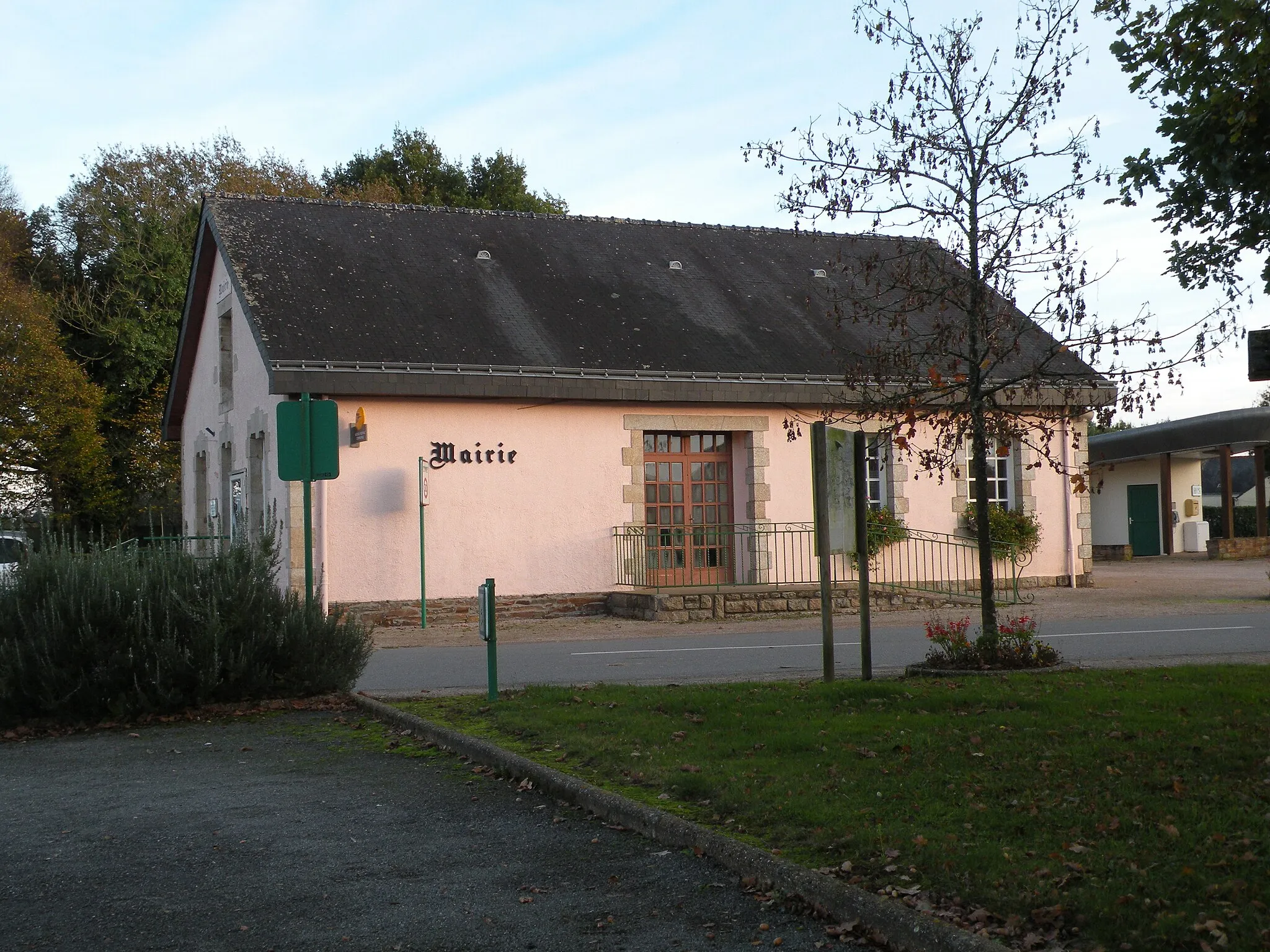 Photo showing: Mairie de Théhillac.