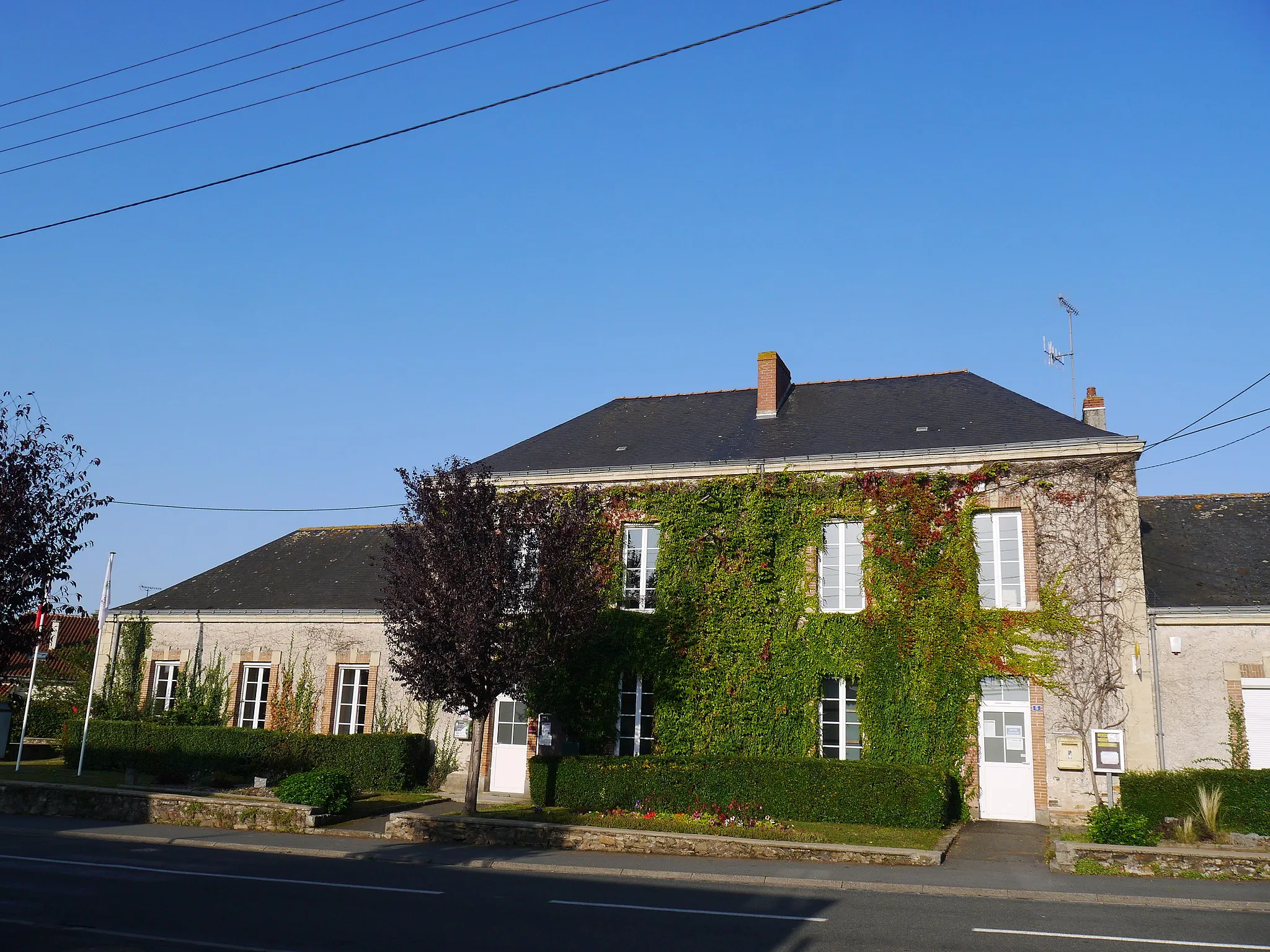 Photo showing: La mairie de Toutlemonde (Maine-et-Loire, France).