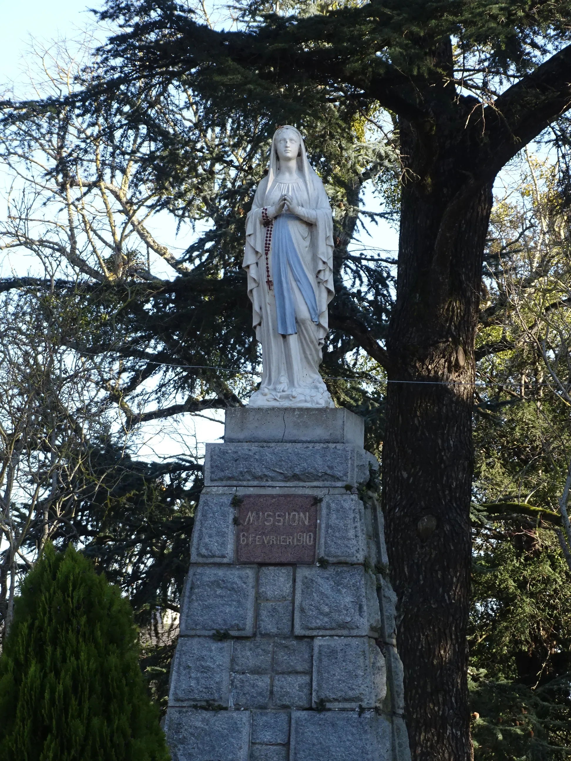 Photo showing: Statue de Notre-Dame de Lourdes (Varades, 44)