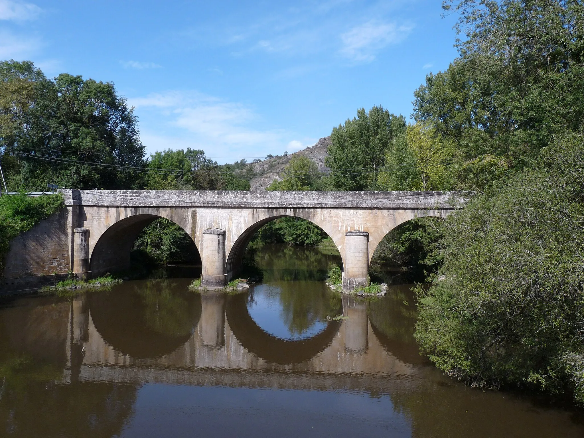 Photo showing: Pont sur le Layon à Saint-Lambert-du-Lattay (49).