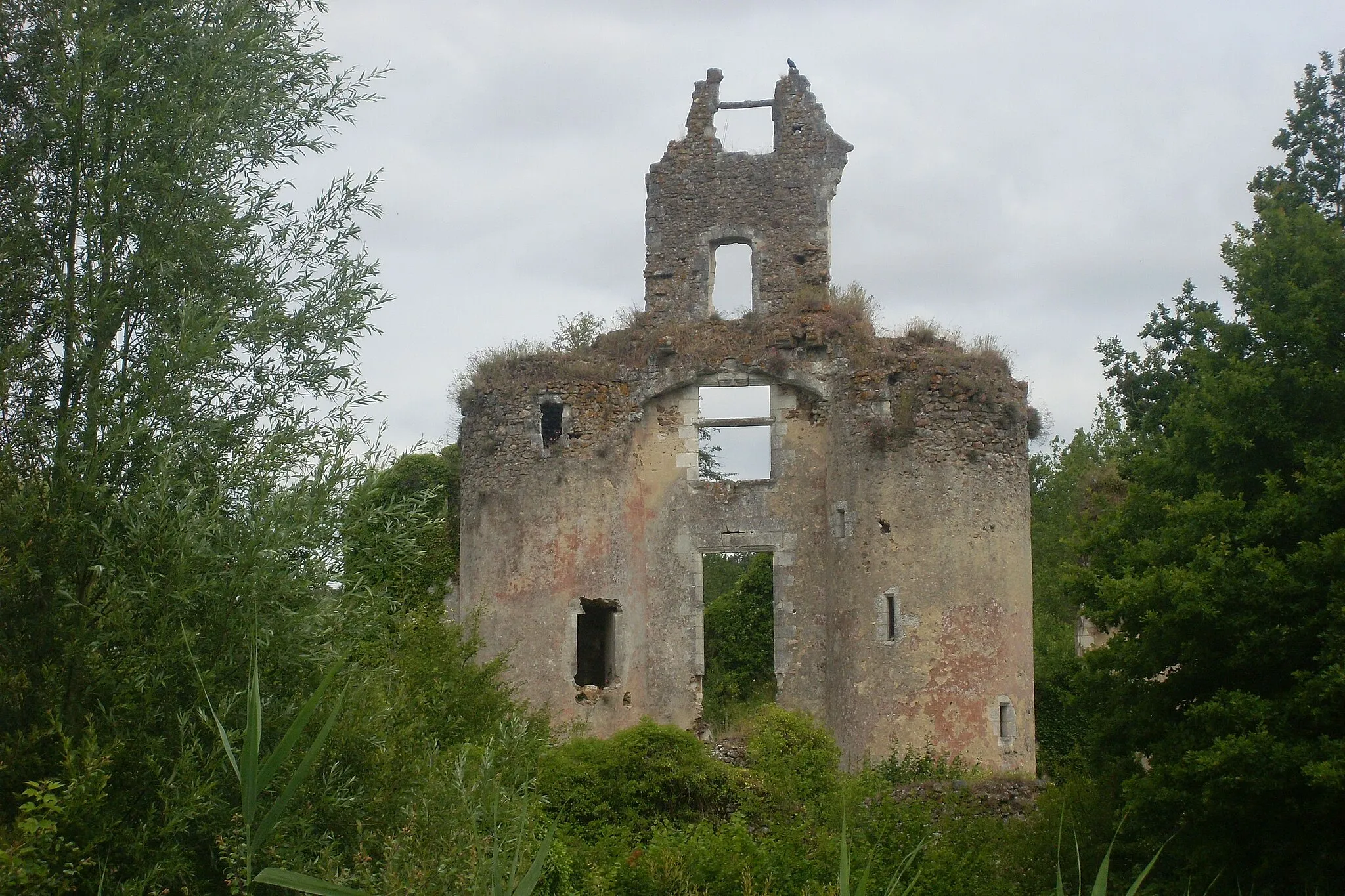 Photo showing: This building is classé au titre des monuments historiques de la France. It is indexed in the base Mérimée, a database of architectural heritage maintained by the French Ministry of Culture, under the reference PA00097642 .