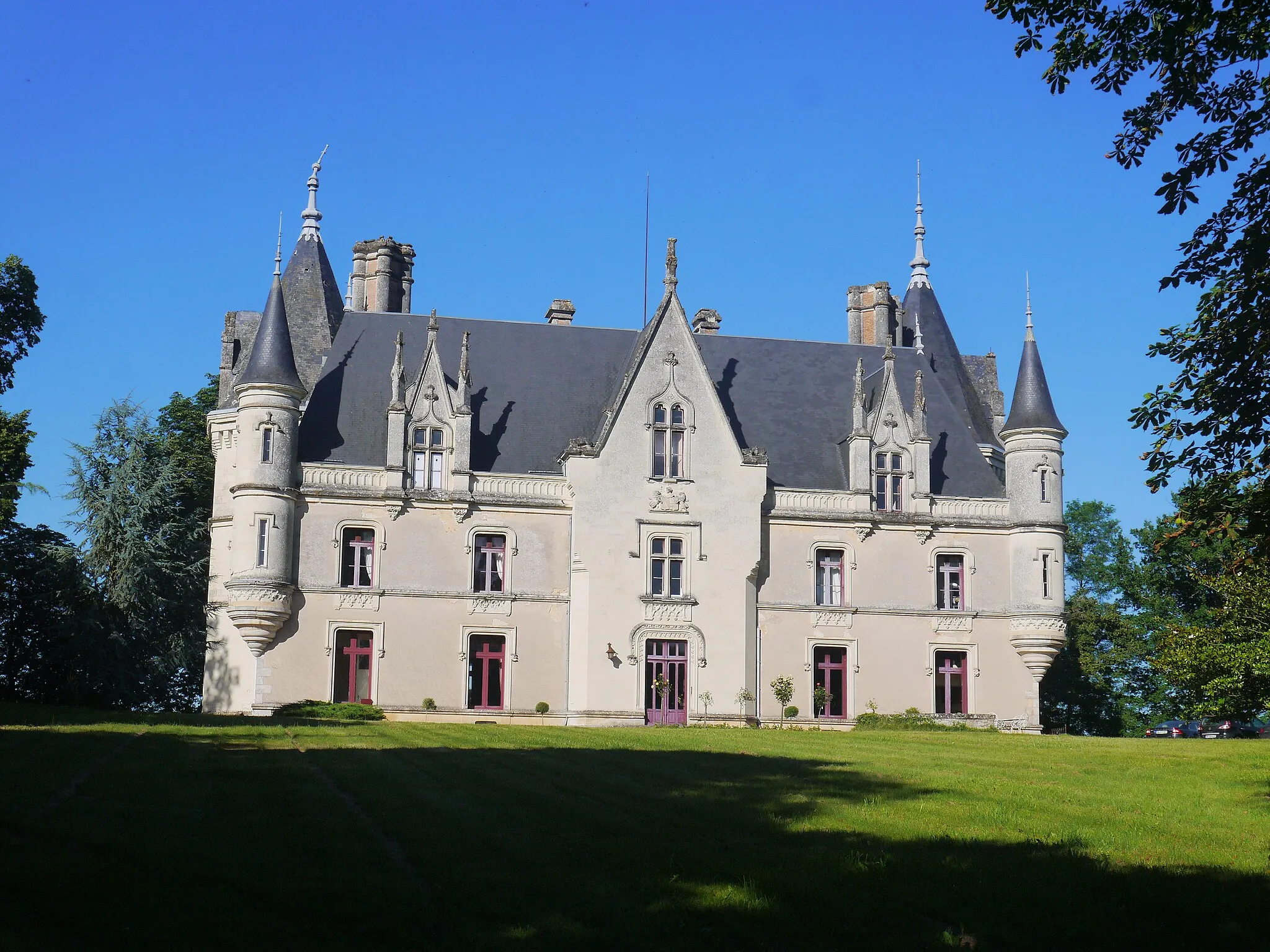 Photo showing: Le château de Montreuil-sur-Loir (Maine-et-Loire, France) en 2016.