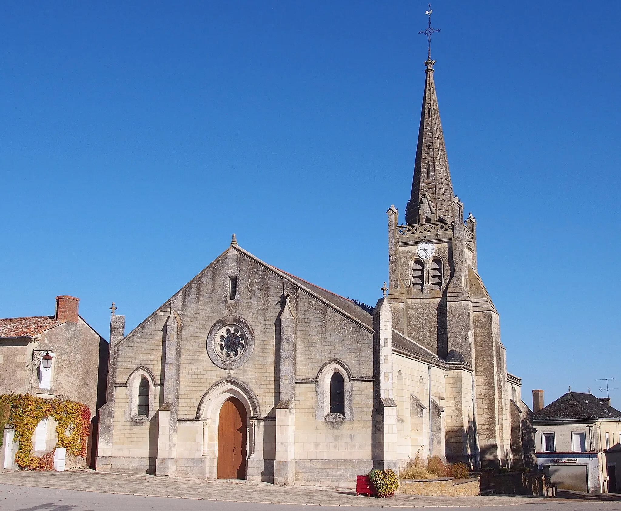 Photo showing: Bouillé-Loretz (Nouvelle-Aquitaine, France). L'église Saint-Pierre-ès-Liens.