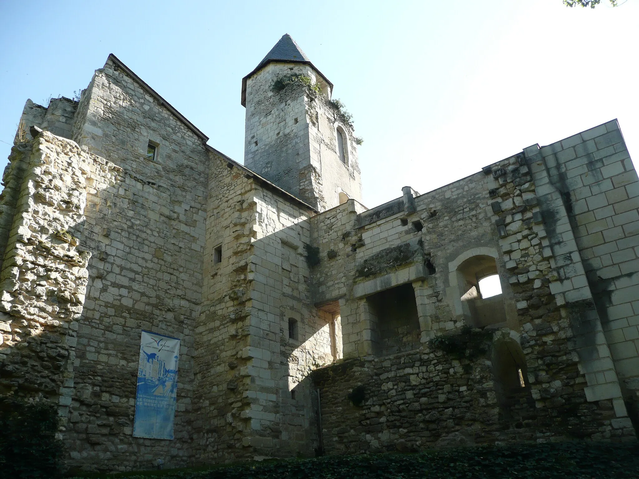 Photo showing: This building is en partie classé, en partie inscrit au titre des monuments historiques de la France. It is indexed in the base Mérimée, a database of architectural heritage maintained by the French Ministry of Culture, under the reference PA00108856 .