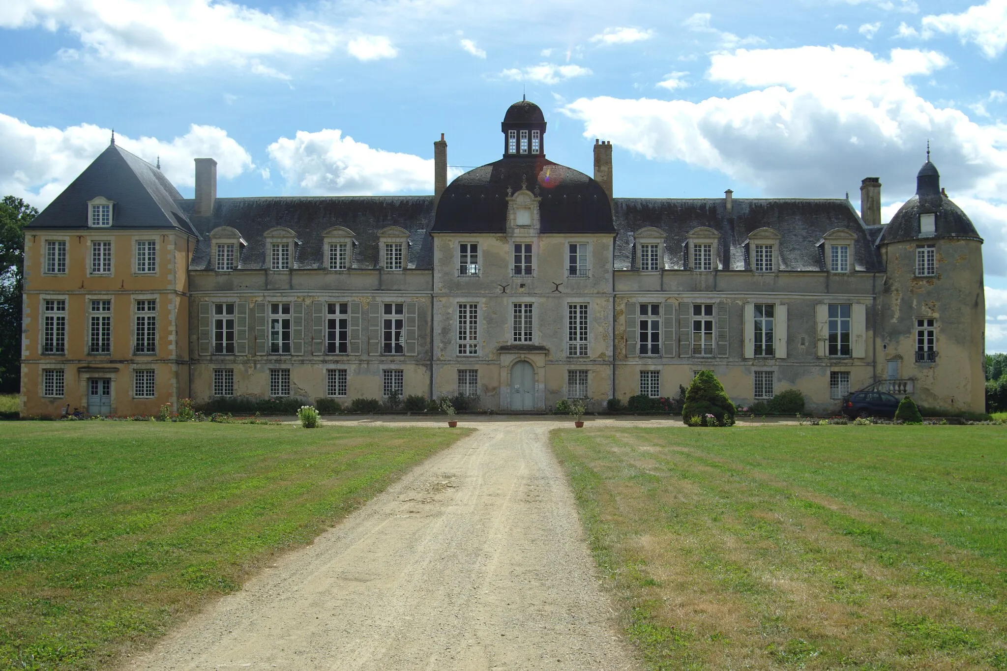 Photo showing: This building is indexed in the base Mérimée, a database of architectural heritage maintained by the French Ministry of Culture, under the reference PA00109927 .