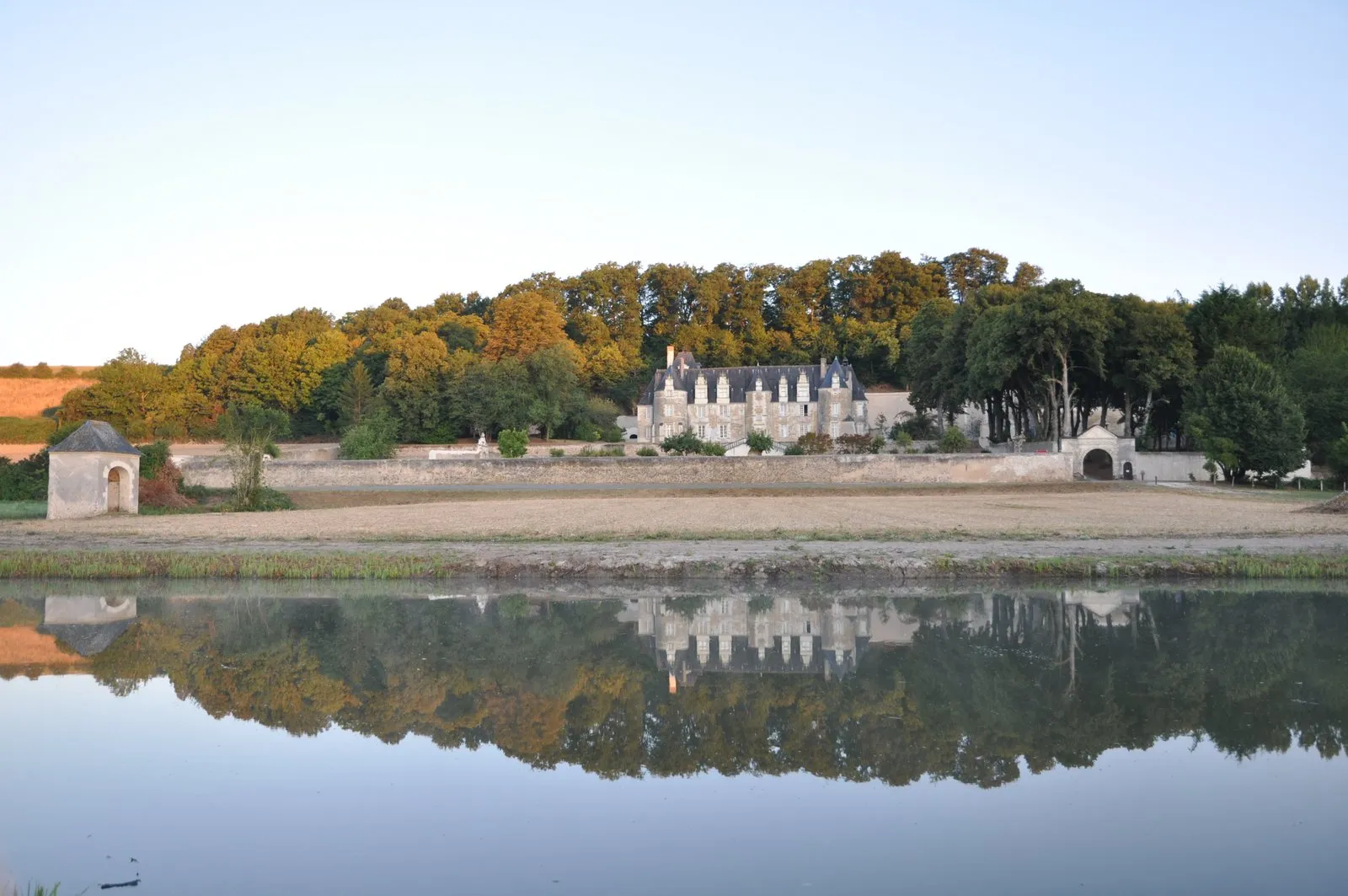 Photo showing: CHÂTEAU DE BENEHARD