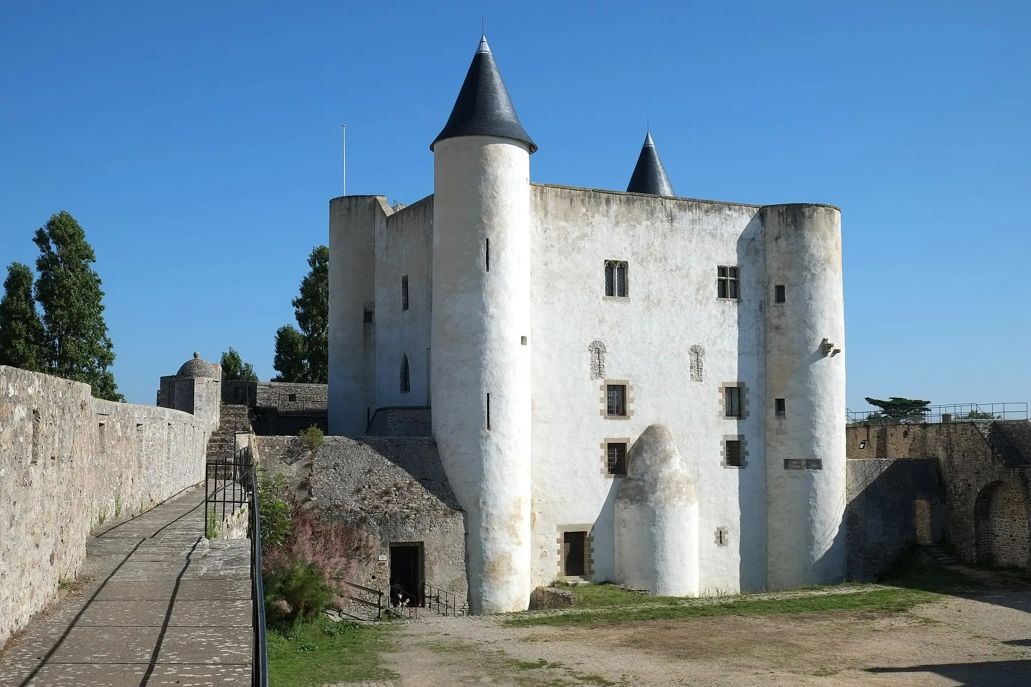 Photo showing: This building is classé au titre des monuments historiques de la France. It is indexed in the base Mérimée, a database of architectural heritage maintained by the French Ministry of Culture, under the reference PA00110182 .