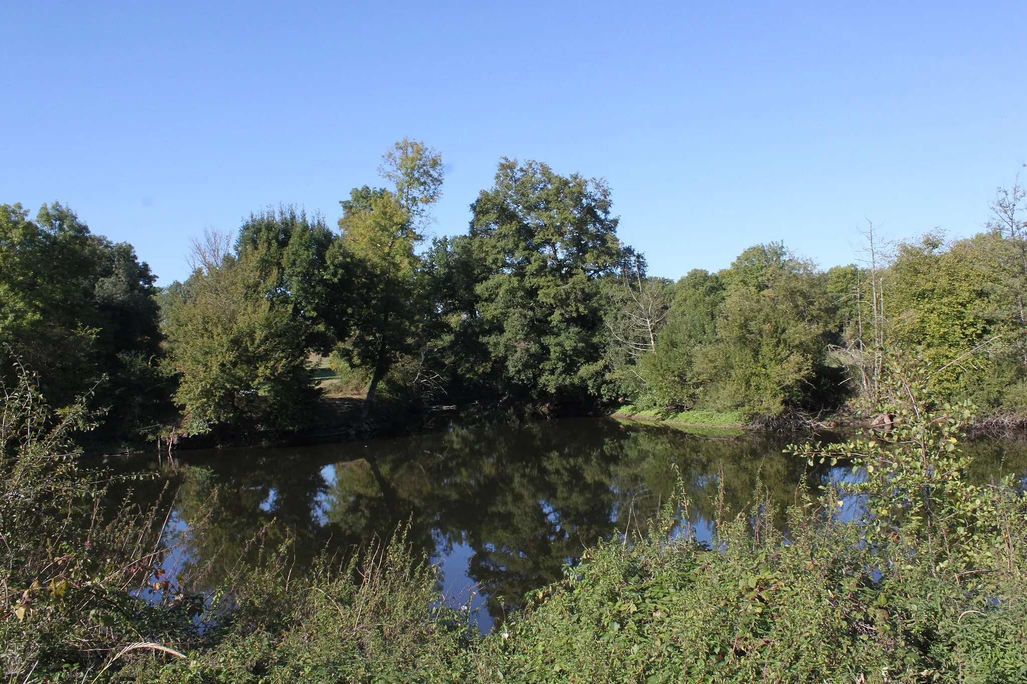 Photo showing: La confluence de la Sanguèze à la Sèvre nantaise, Fr-44-Gorges.