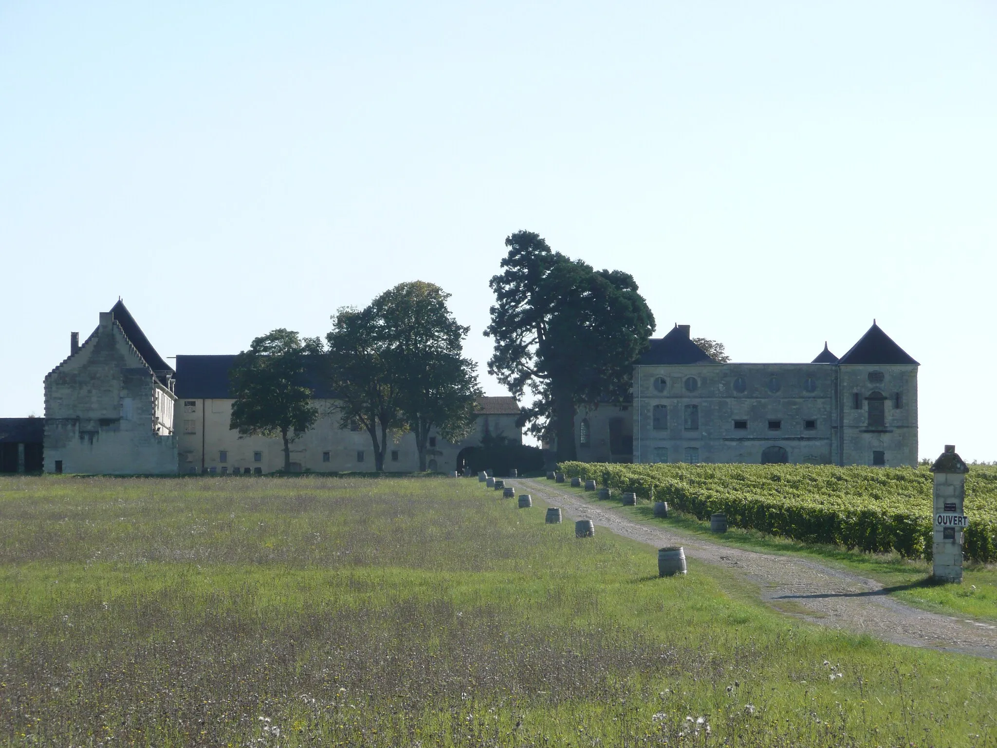 Photo showing: This building is inscrit au titre des monuments historiques de la France. It is indexed in the base Mérimée, a database of architectural heritage maintained by the French Ministry of Culture, under the reference PA00109130 .