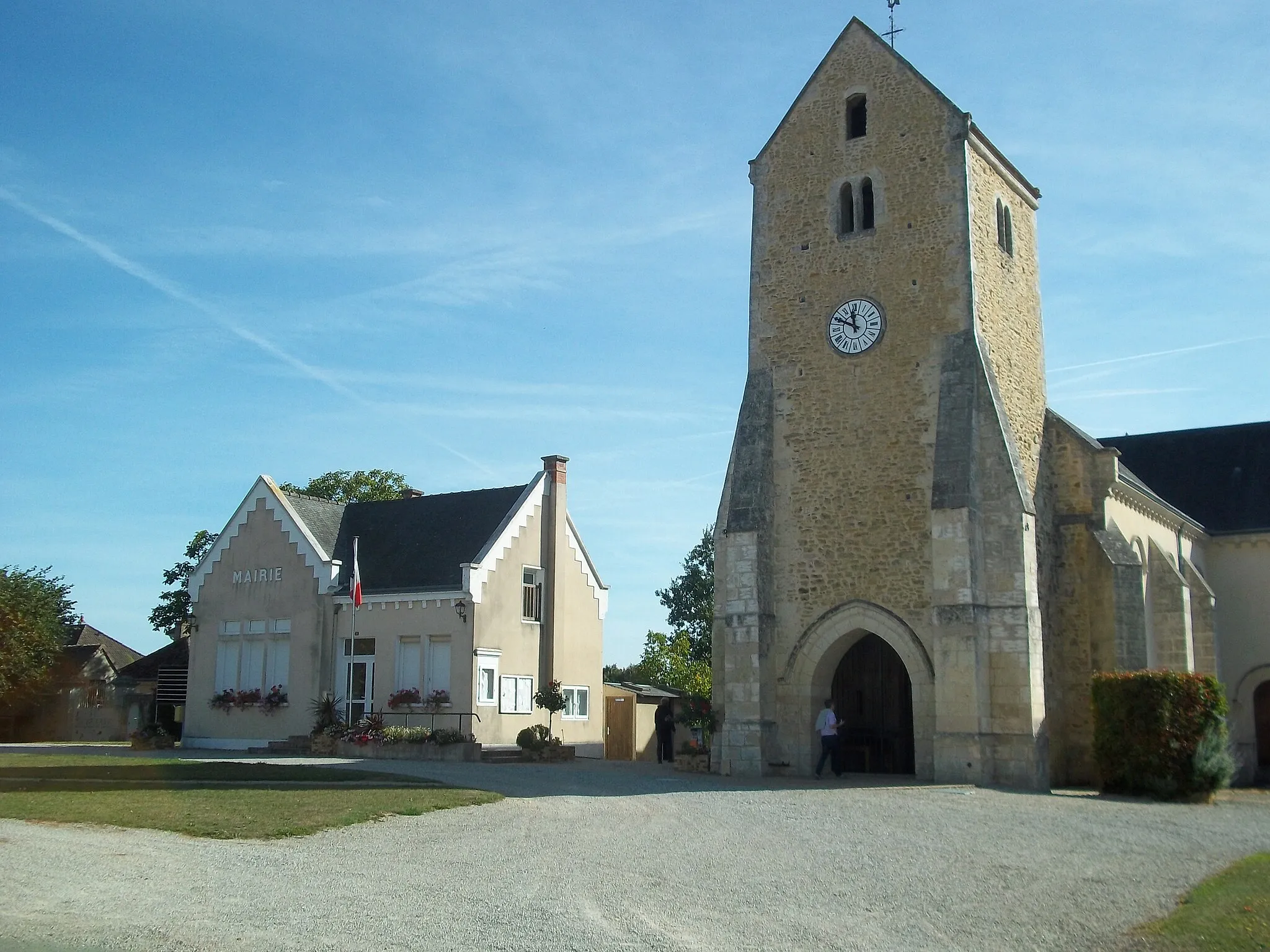 Photo showing: Eglise et Mairie de la commune de Saint-Vincent-des-Prés - Sarthe - France