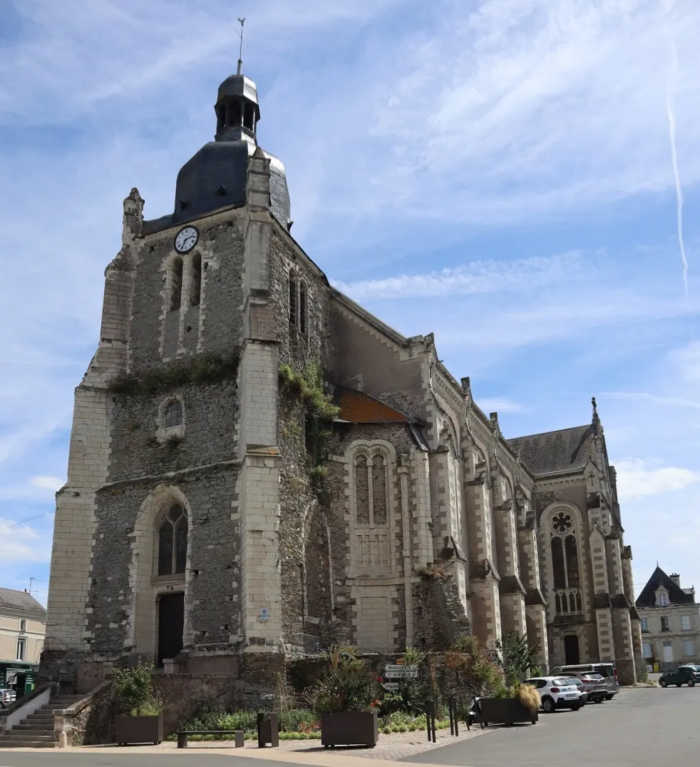 Photo showing: Église Sainte-Croix de Rochefort-sur-Loire (49).