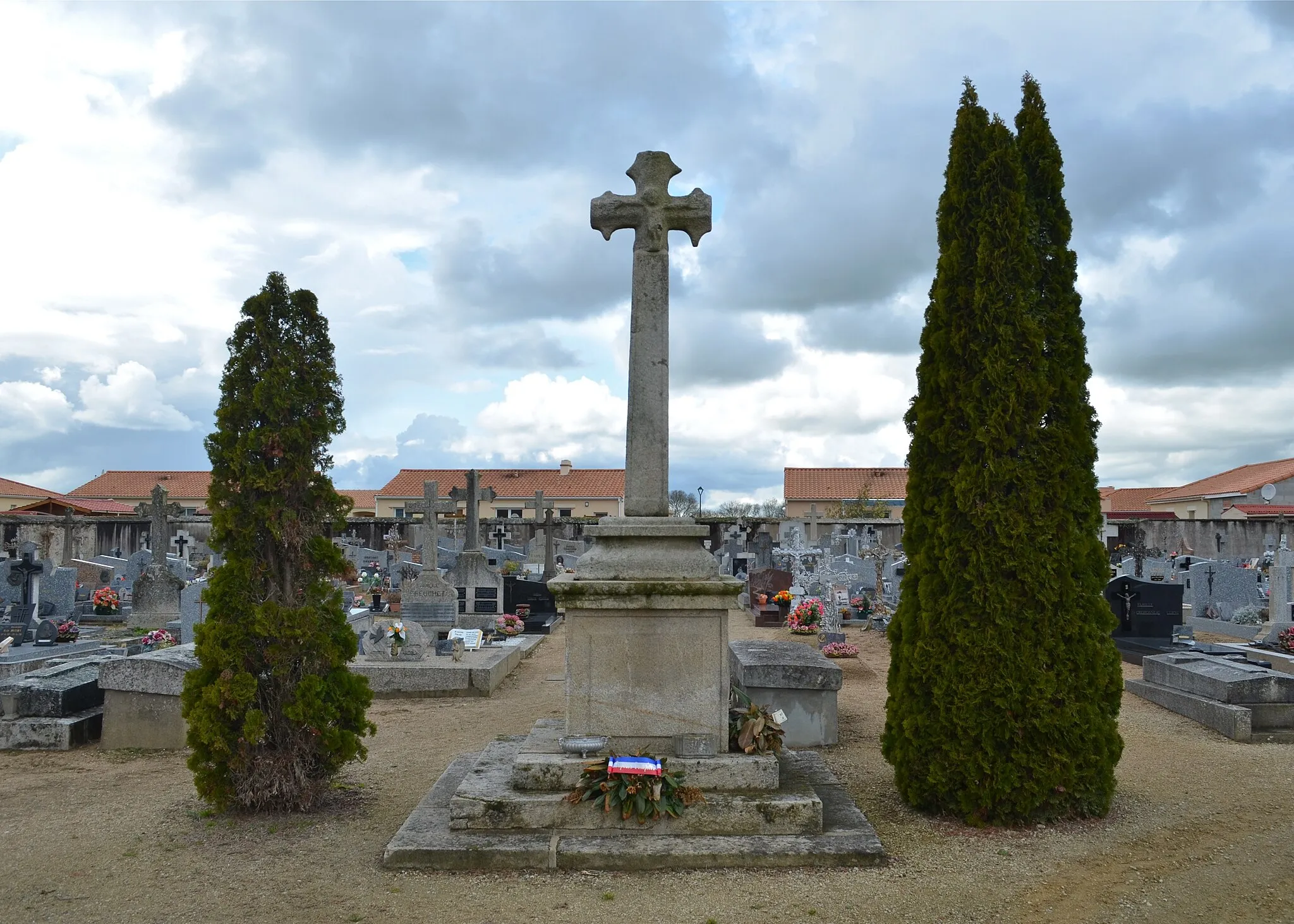 Photo showing: Cimetière de Saint-Étienne-de-Mer-Morte - Loire-Atlantique