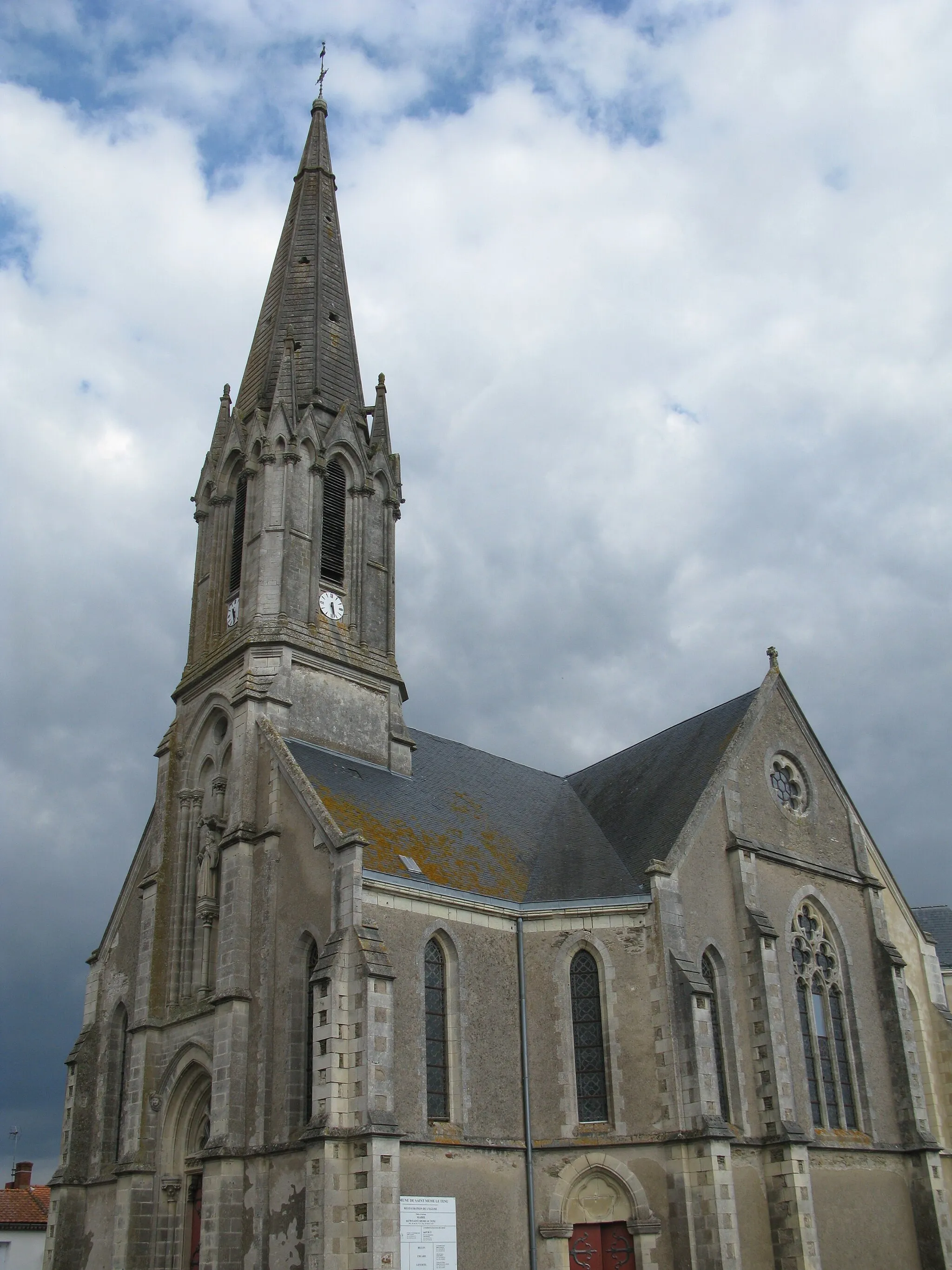 Photo showing: Église de Saint-Même-le-Tenu