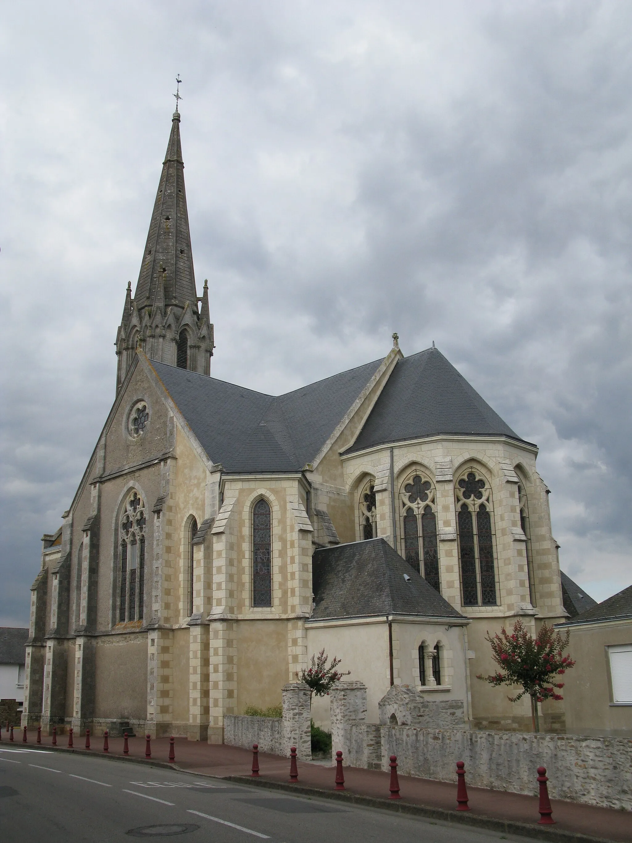 Photo showing: Église de Saint-Même-le-Tenu