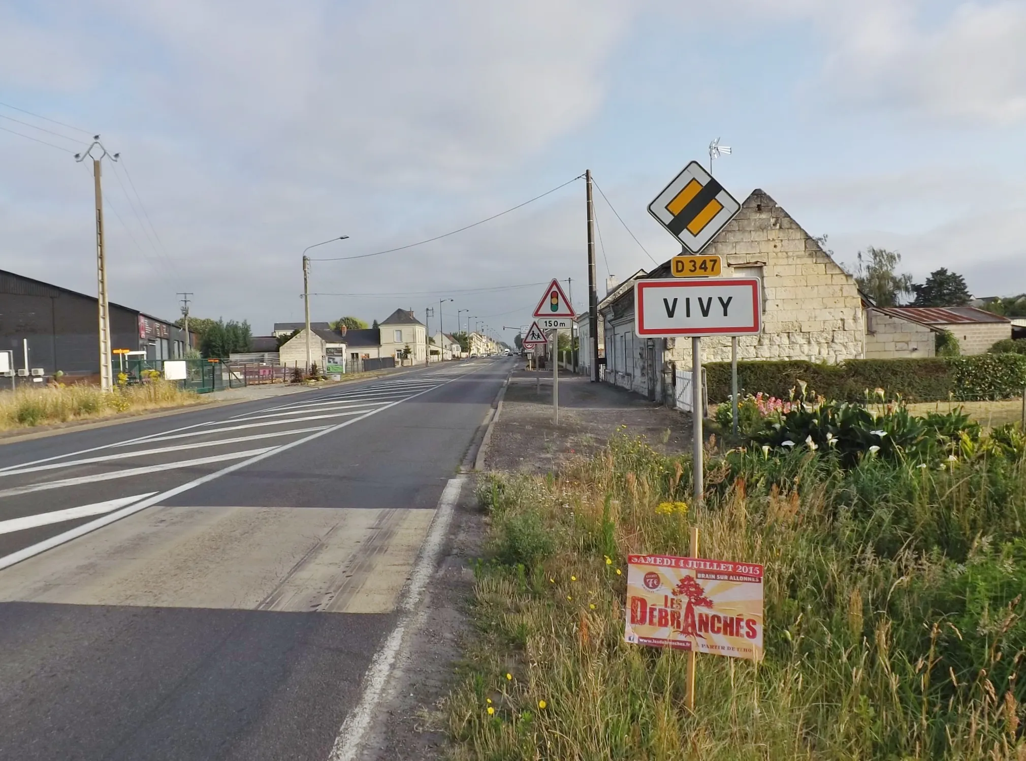 Photo showing: Entrance sign to the village of Vivy in Maine-et-Loire, France.