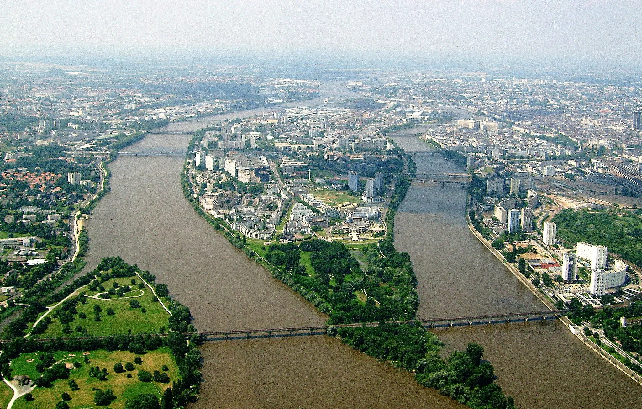 Photo showing: Vue aérienne de l'Île de Nantes, depuis son extrémité amont (Nantes, France)