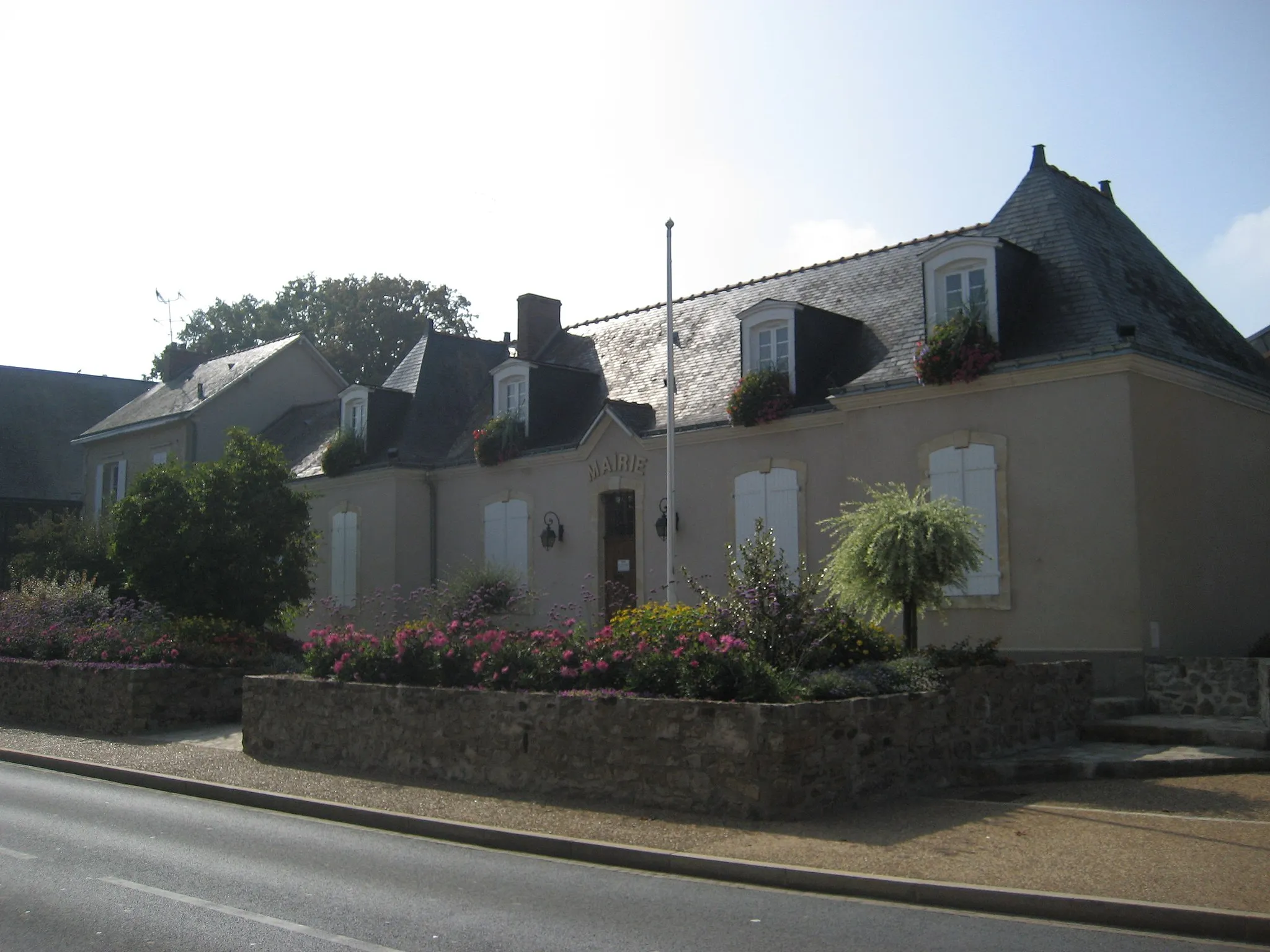 Photo showing: Mairie de la Chapelle Saint Aubin.