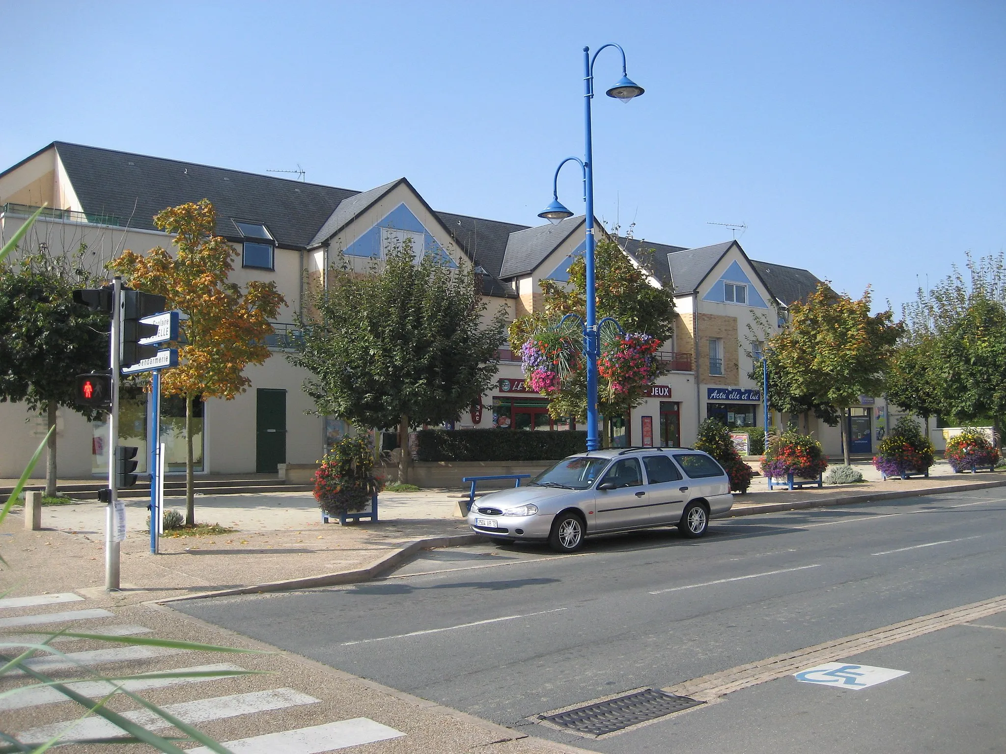 Photo showing: DescriptionCentre commercial de la Chapelle Saint Aubin le 06.10.07.JPG

centre commercial(Chapelle Saint Aubin)
Date

6 October 2007
Source

Self-photographed
Author

fantassin 72
Permission (Reusing this file)

libre de droits