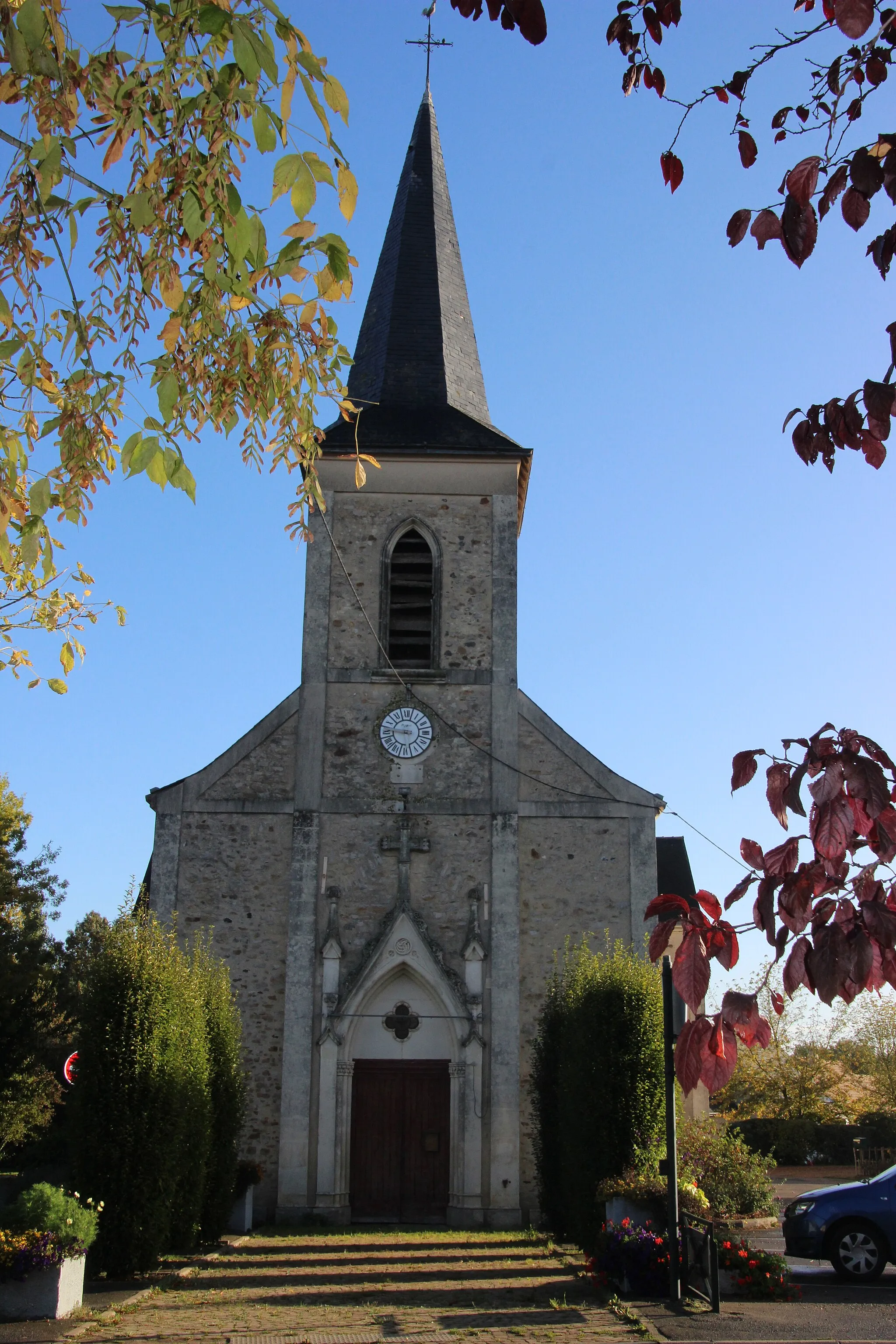 Photo showing: église saint-denis de louailles (1) - wiki takes Sablé