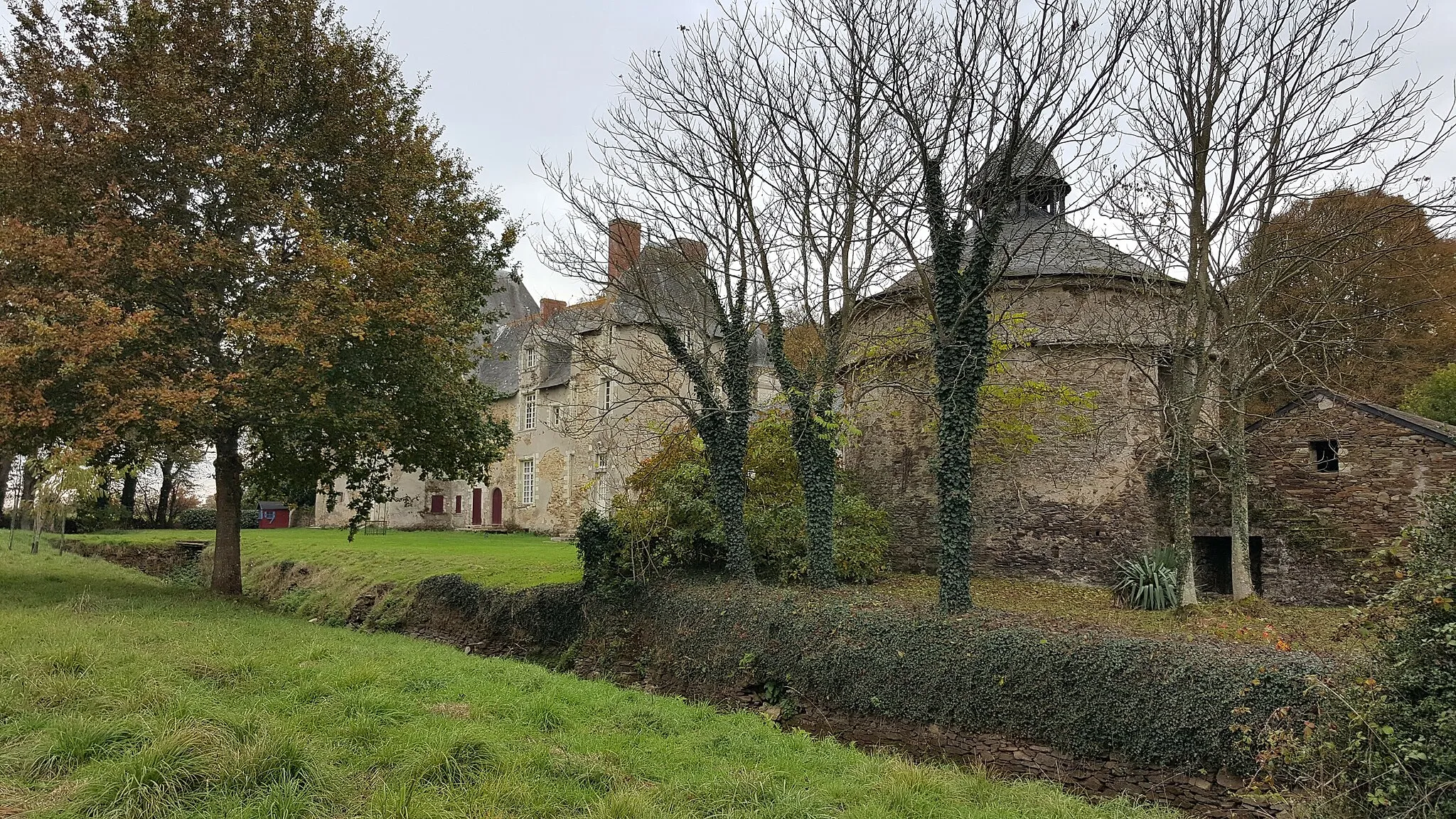 Photo showing: vue du pigeonnier