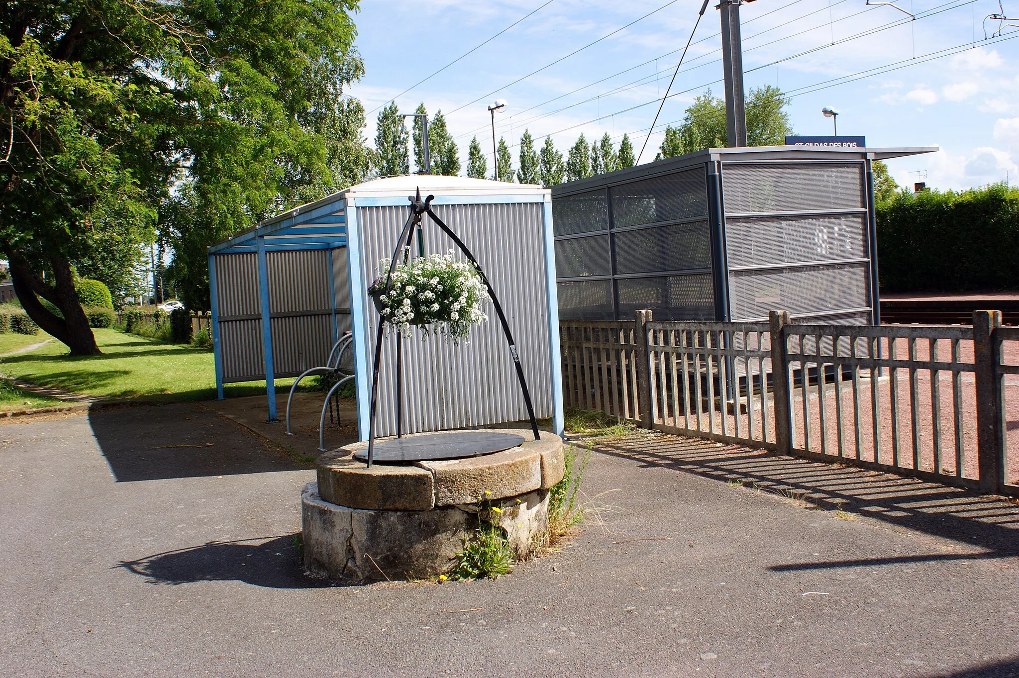 Photo showing: Gare de Saint-Gildas-des-Bois, l'ancien puit de la gare.