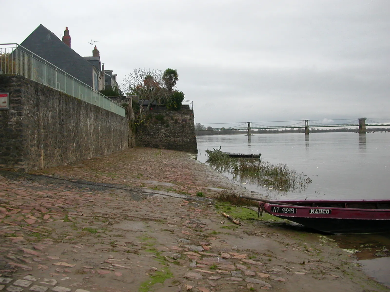 Photo showing: Port Matthieu wharf in Le Fresne-sur-Loire