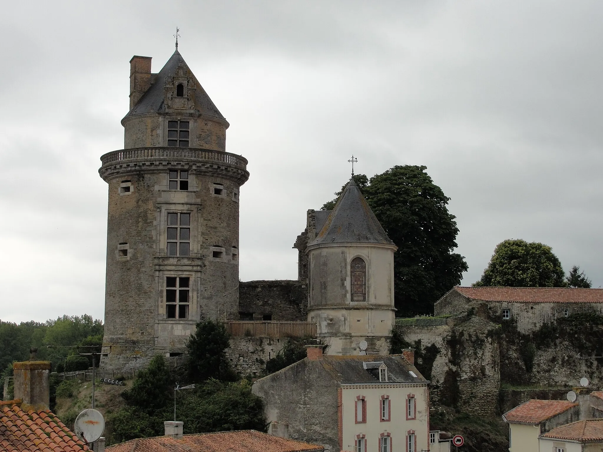 Photo showing: Château d'Apremont vu de l'église