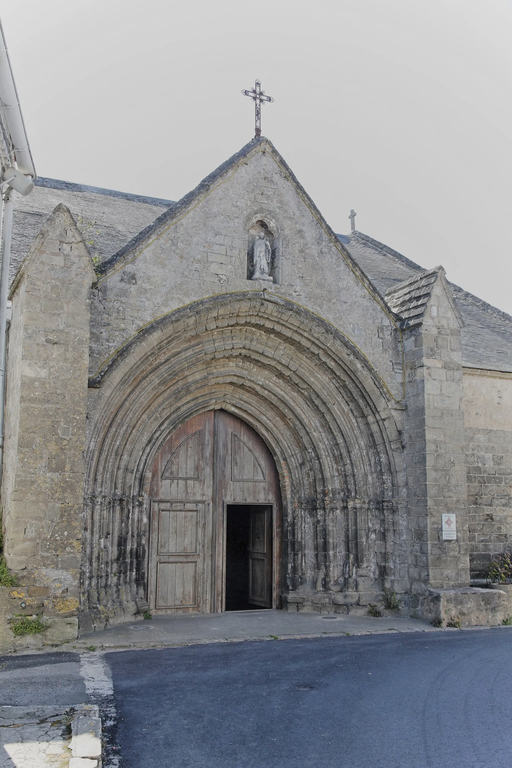 Photo showing: This building is inscrit au titre des monuments historiques de la France. It is indexed in the base Mérimée, a database of architectural heritage maintained by the French Ministry of Culture, under the reference PA00110037 .