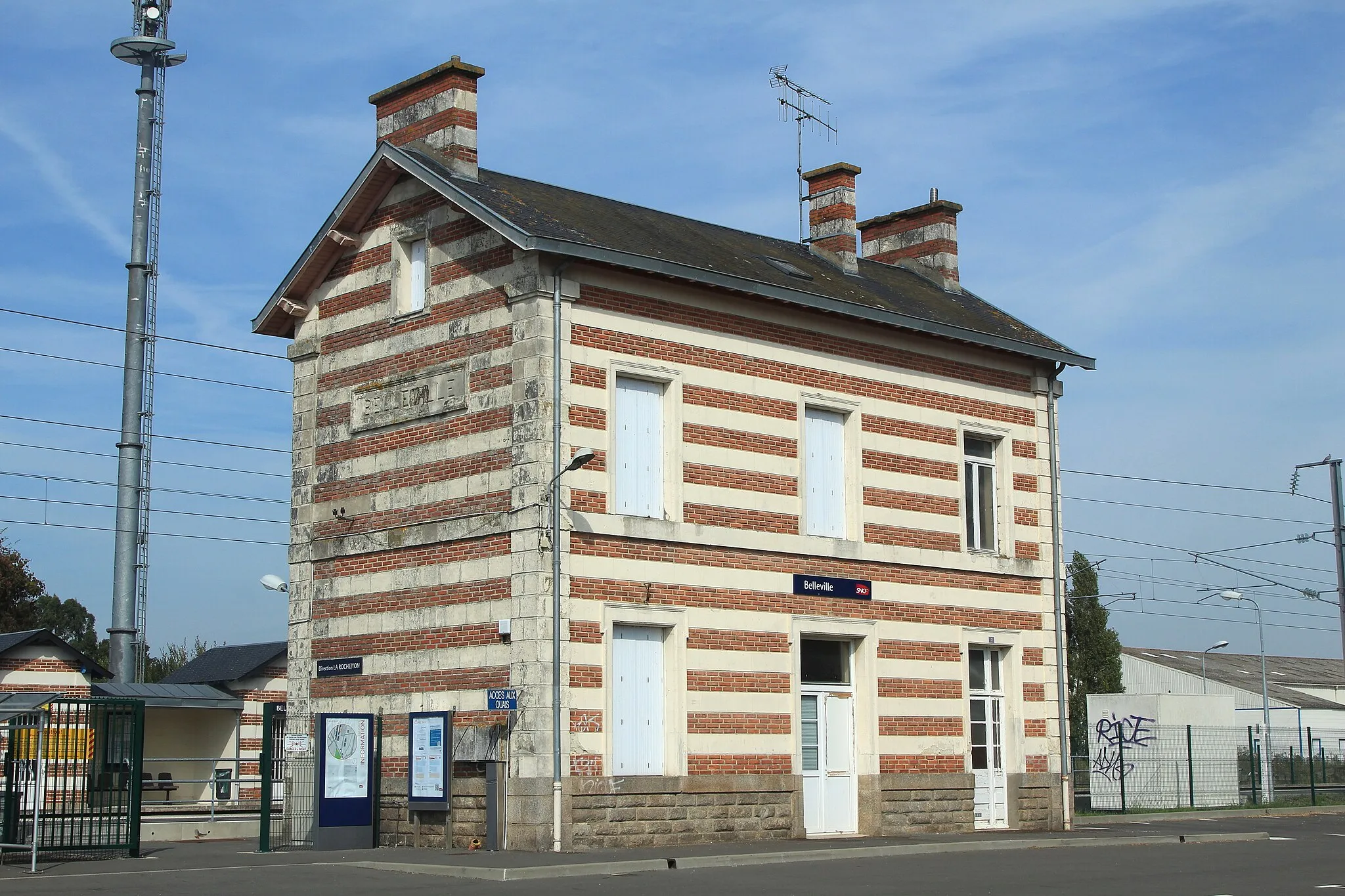 Photo showing: Le bâtiment voyageurs de la gare de Belleville, en Vendée.