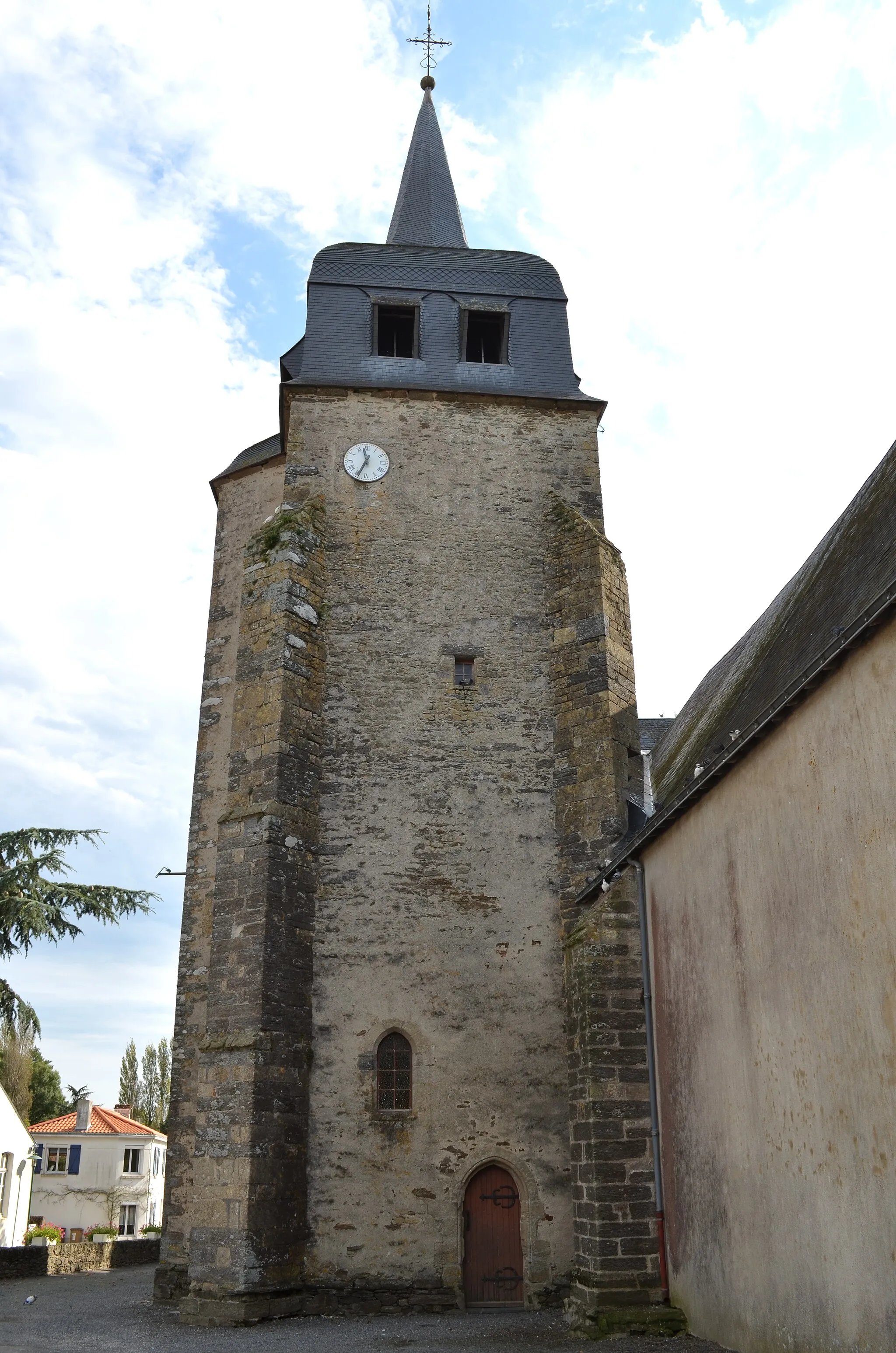 Photo showing: This building is inscrit au titre des monuments historiques de la France. It is indexed in the base Mérimée, a database of architectural heritage maintained by the French Ministry of Culture, under the reference PA00110049 .