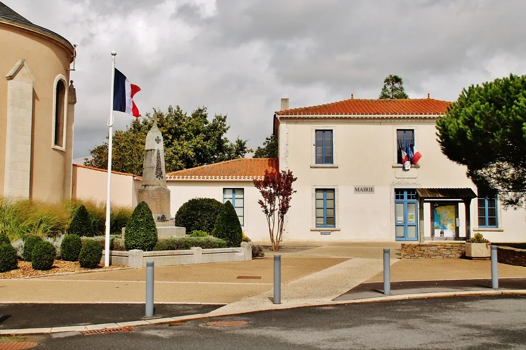 Photo showing: La Mairie