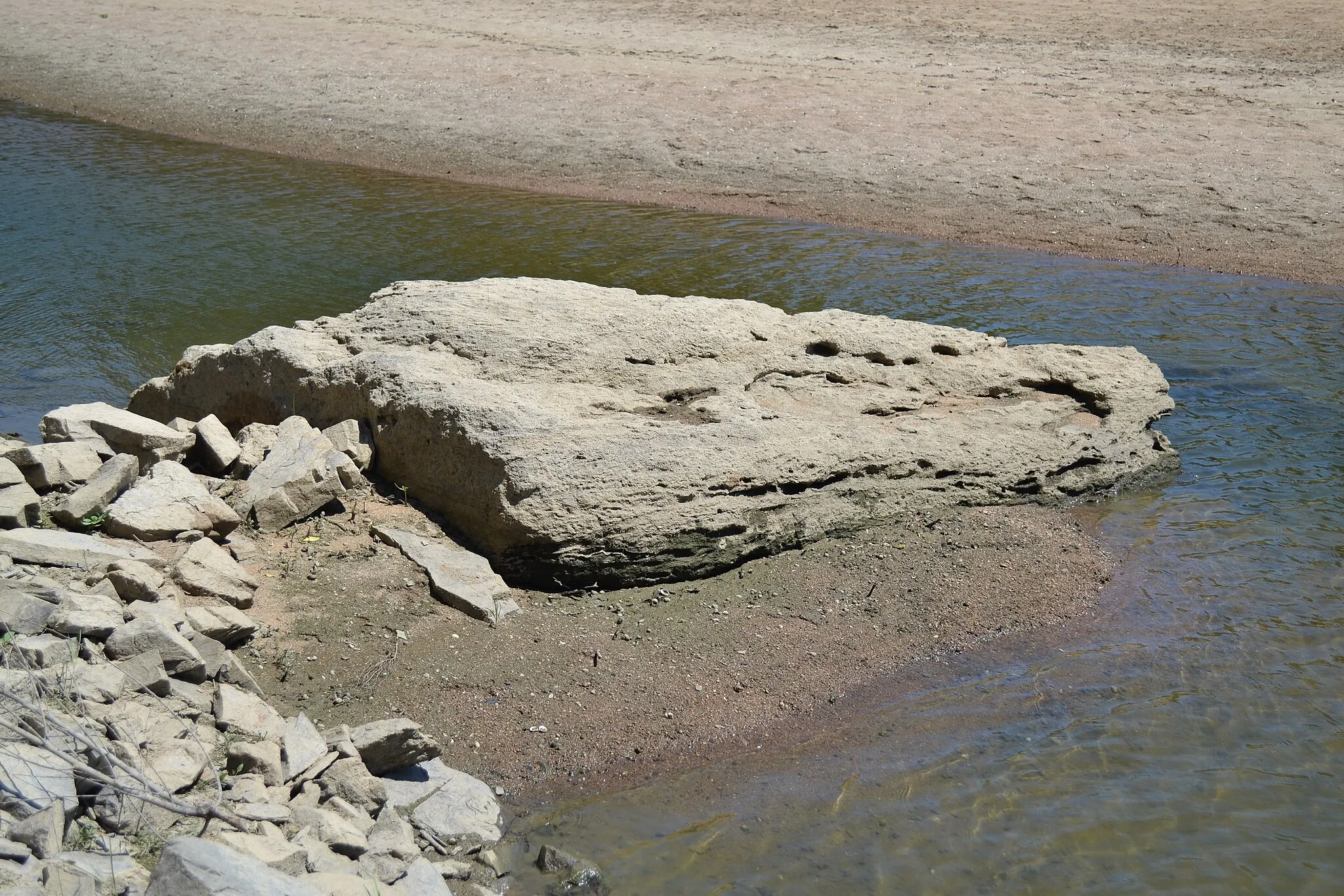 Photo showing: Menhir du Bernardeau