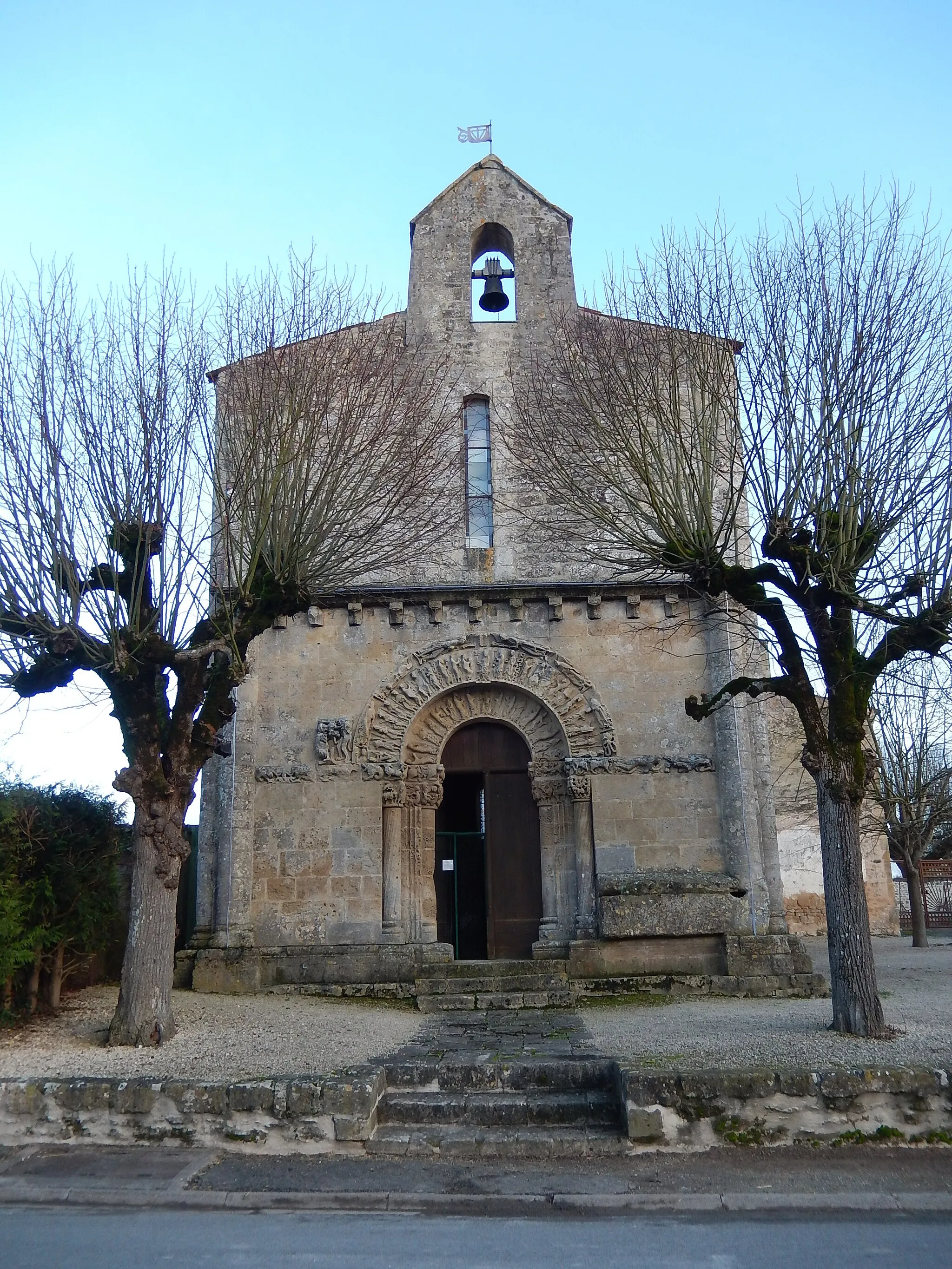 Photo showing: L'église Notre-Dame de Nuaillé-sur-Boutonne en hiver.