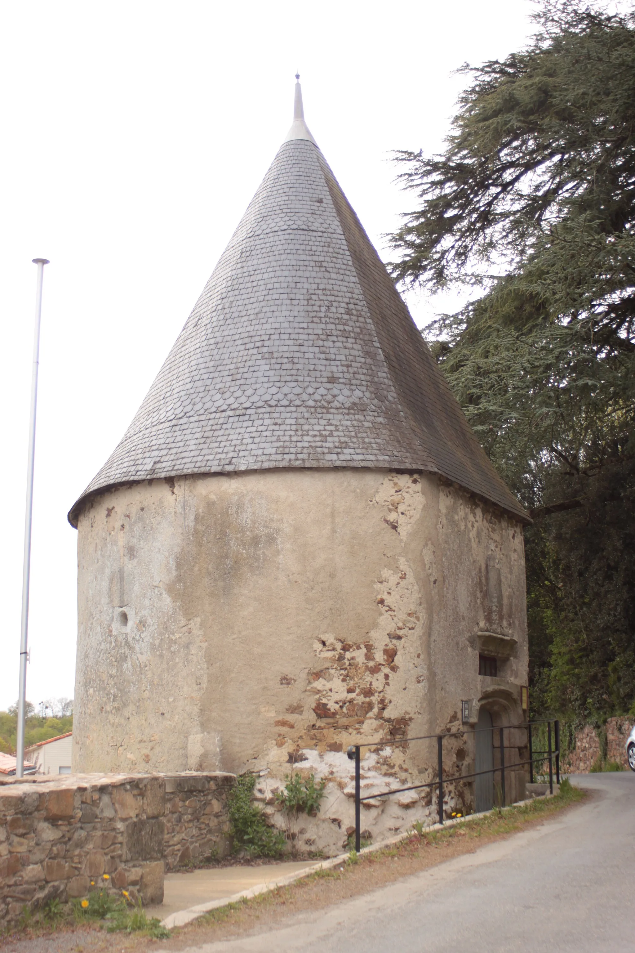 Photo showing: Tour (XVI°), sur les ruines du château des Seigneurs de Rocheservière, Fr-85-Rocheservière.