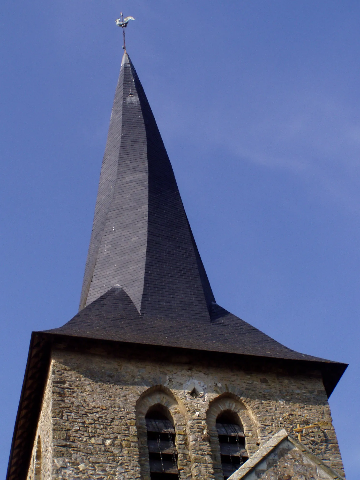 Photo showing: Le clocher tors de l'église Saint-Jacques de Chemiré-sur-Sarthe (Maine-et-Loire)