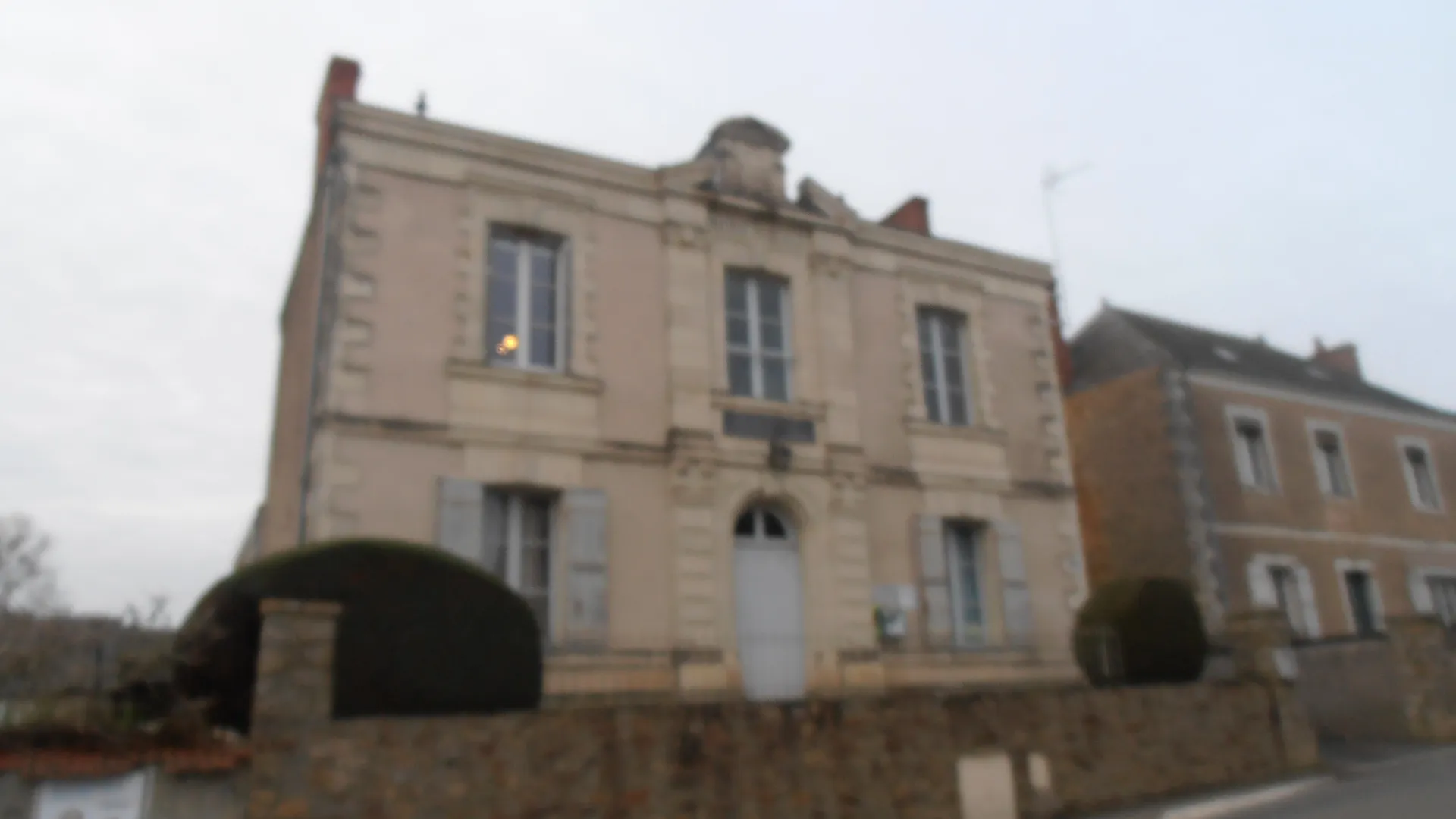 Photo showing: la mairie de la commune de querré