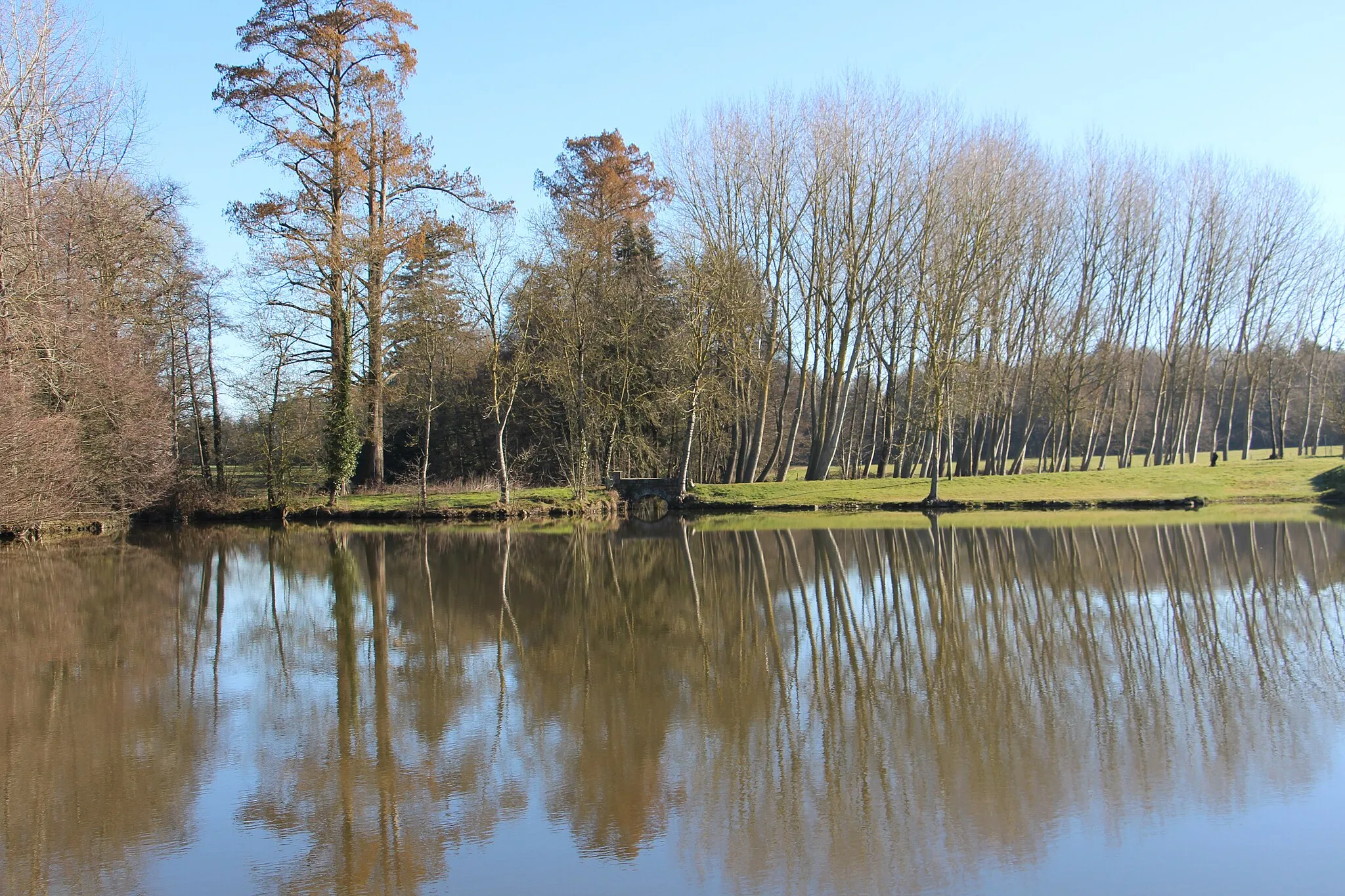 Photo showing: En parcourant la commune, les visiteurs constateront la présence de nombreux étangs.