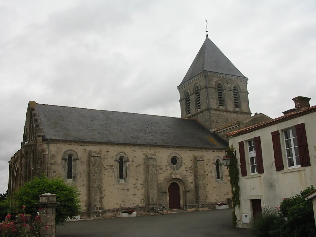 Photo showing: Eglise de la Chaize-Giraud - Vue de côté