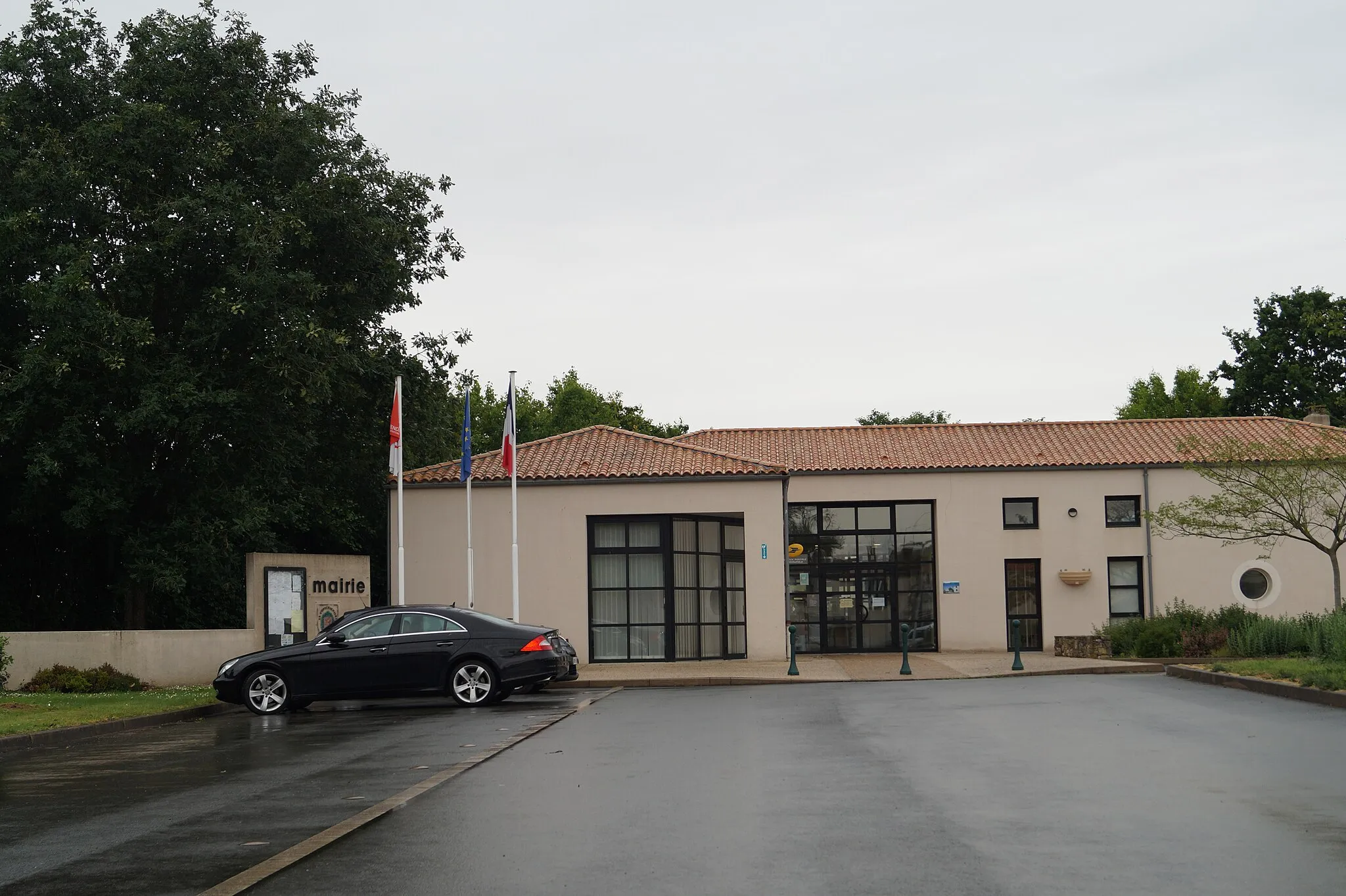 Photo showing: La mairie de La Copechagnière.