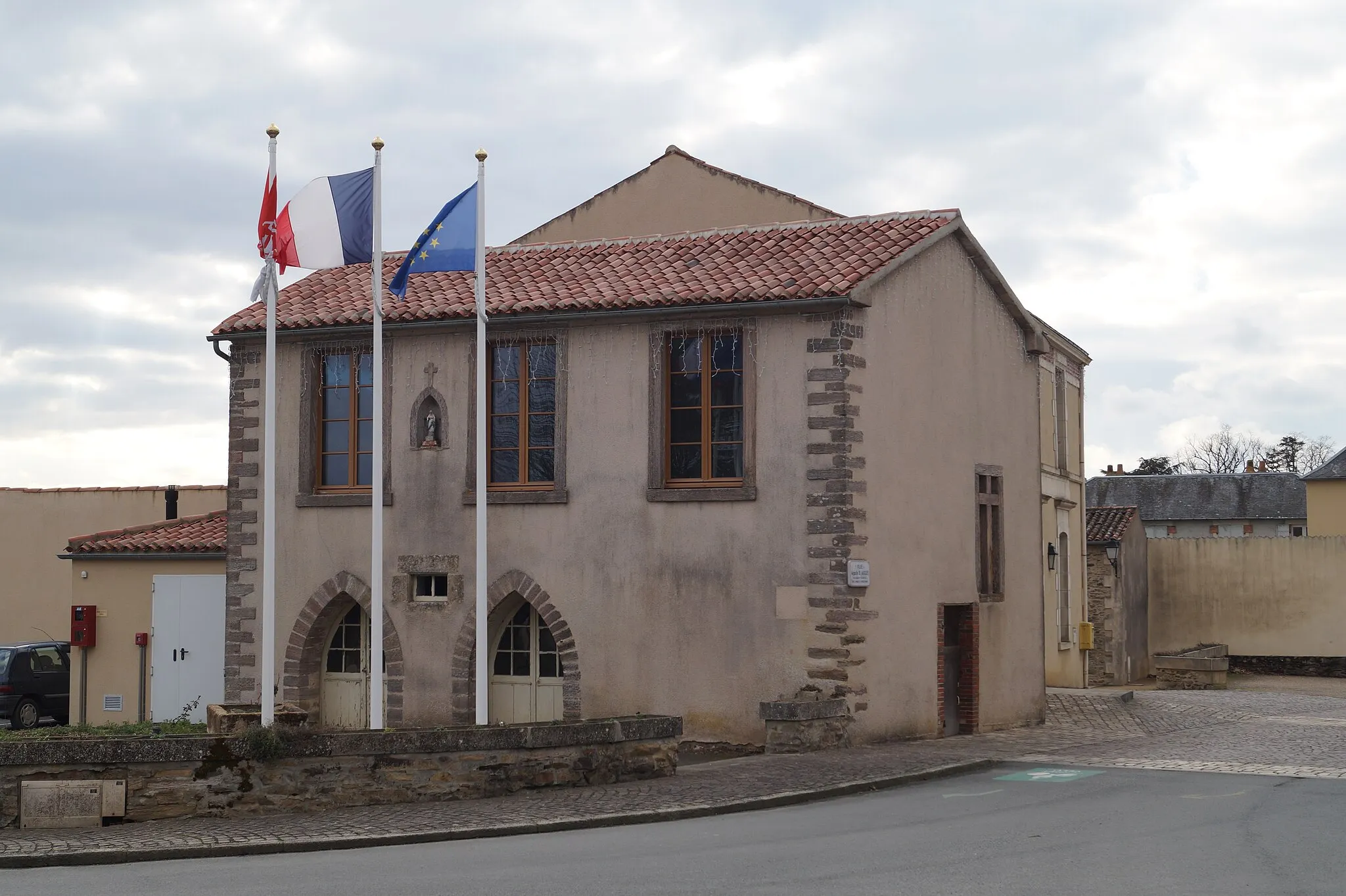 Photo showing: La mairie de La Tardière.